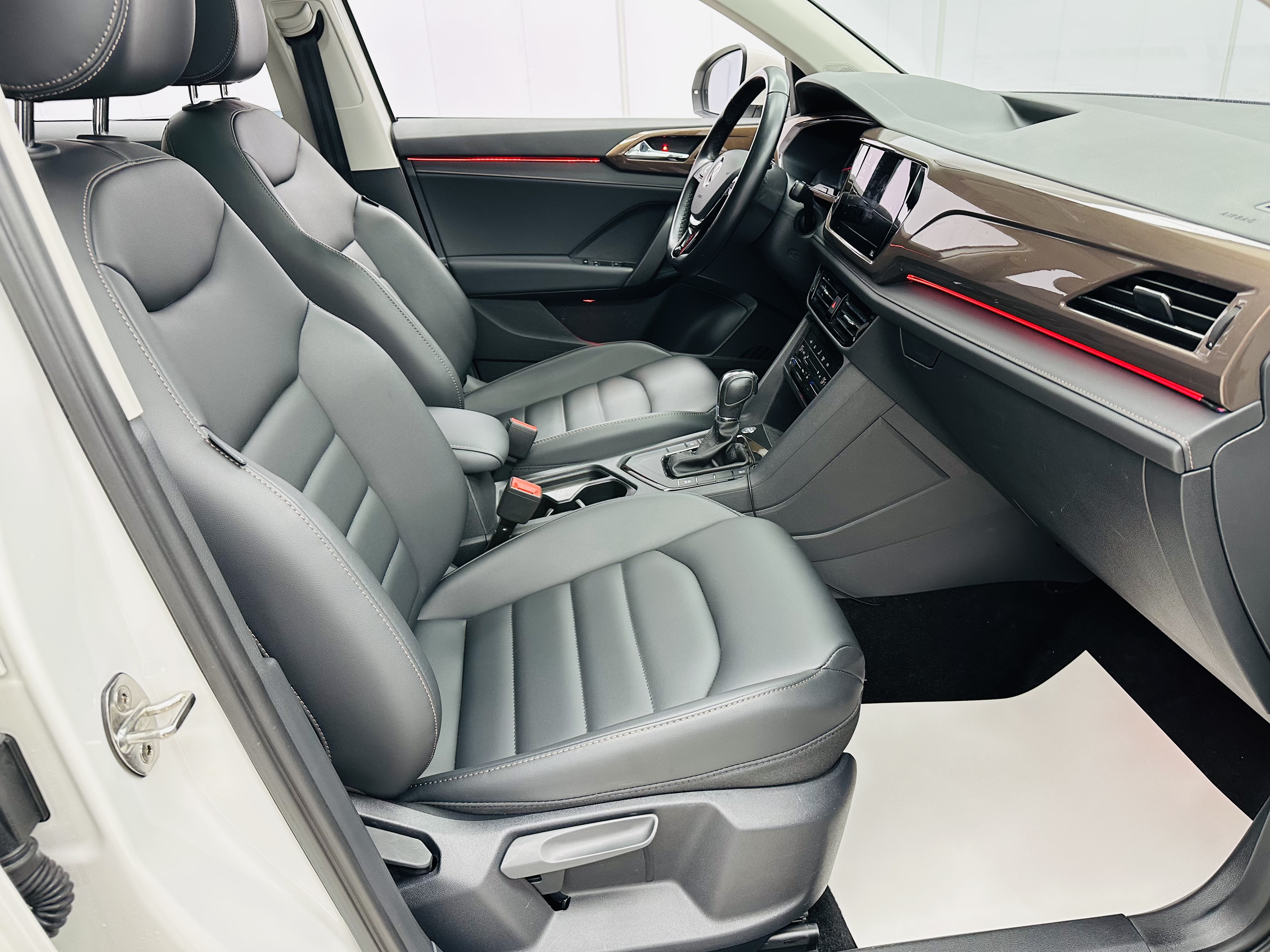 Volkswagen Tharu 2022 car image #16