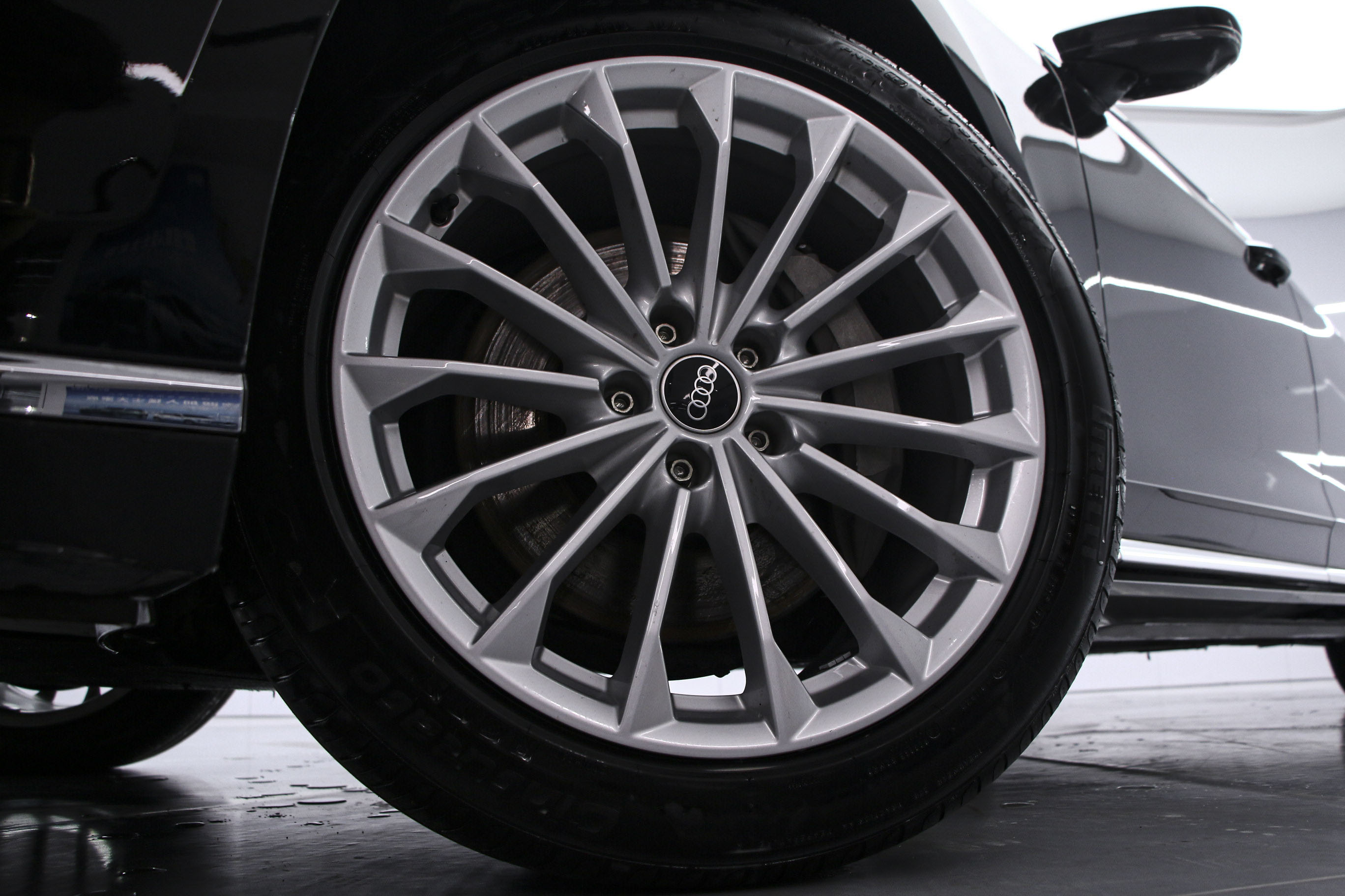 Audi A8 2021 immagine di auto #16