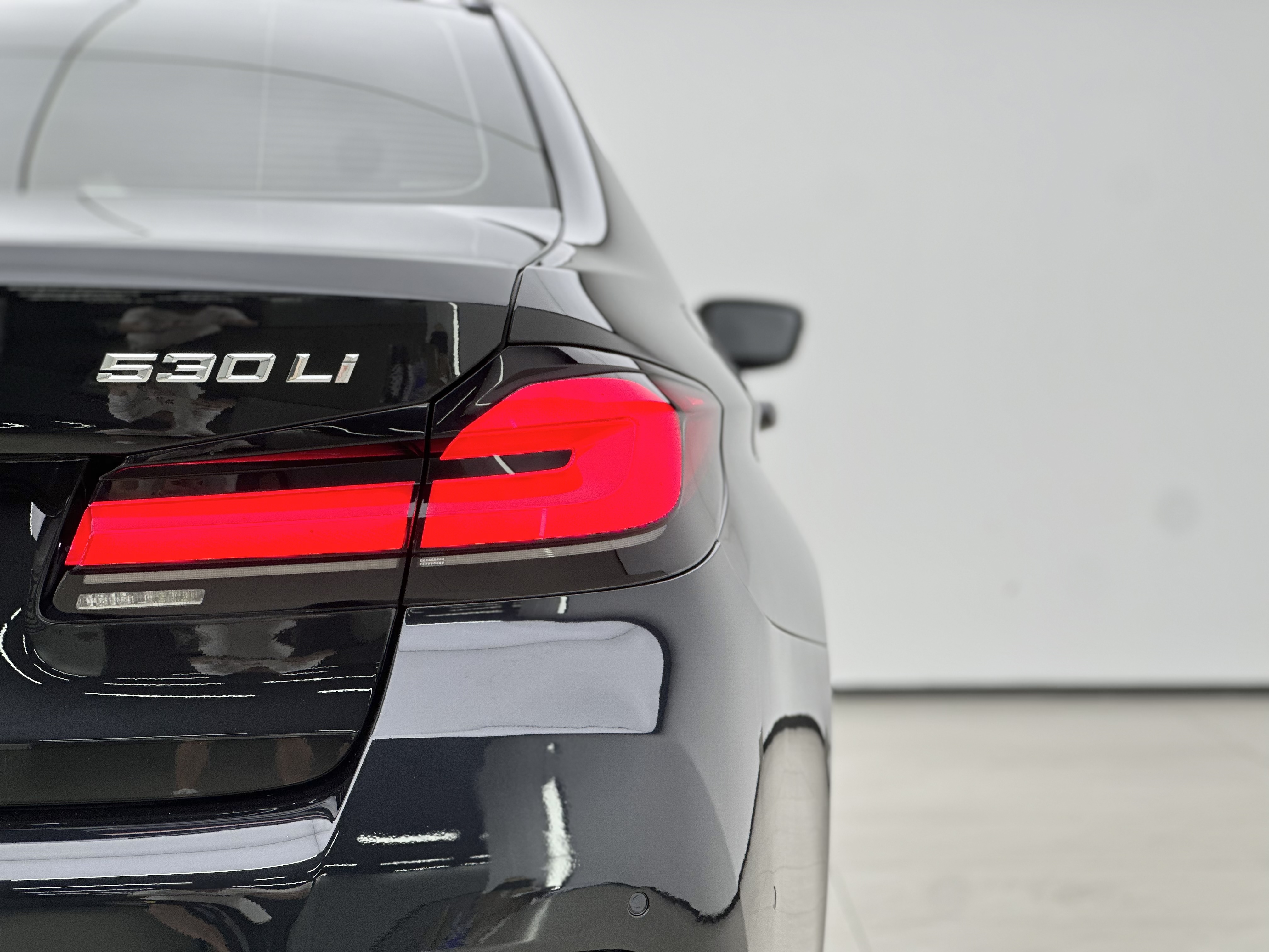 BMW 5 Series 2021 car image #16