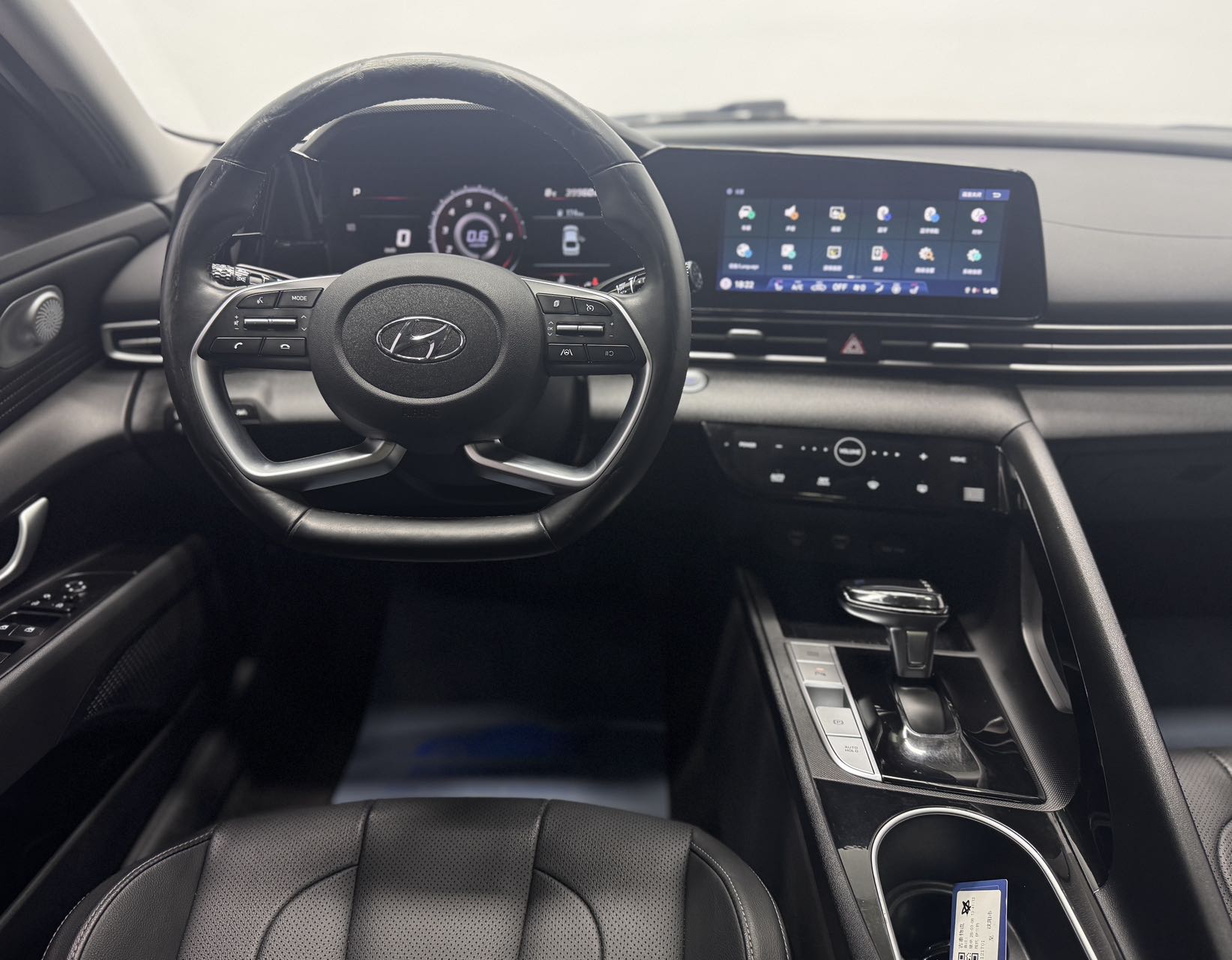 Hyundai Elantra 2021 immagine di auto #16