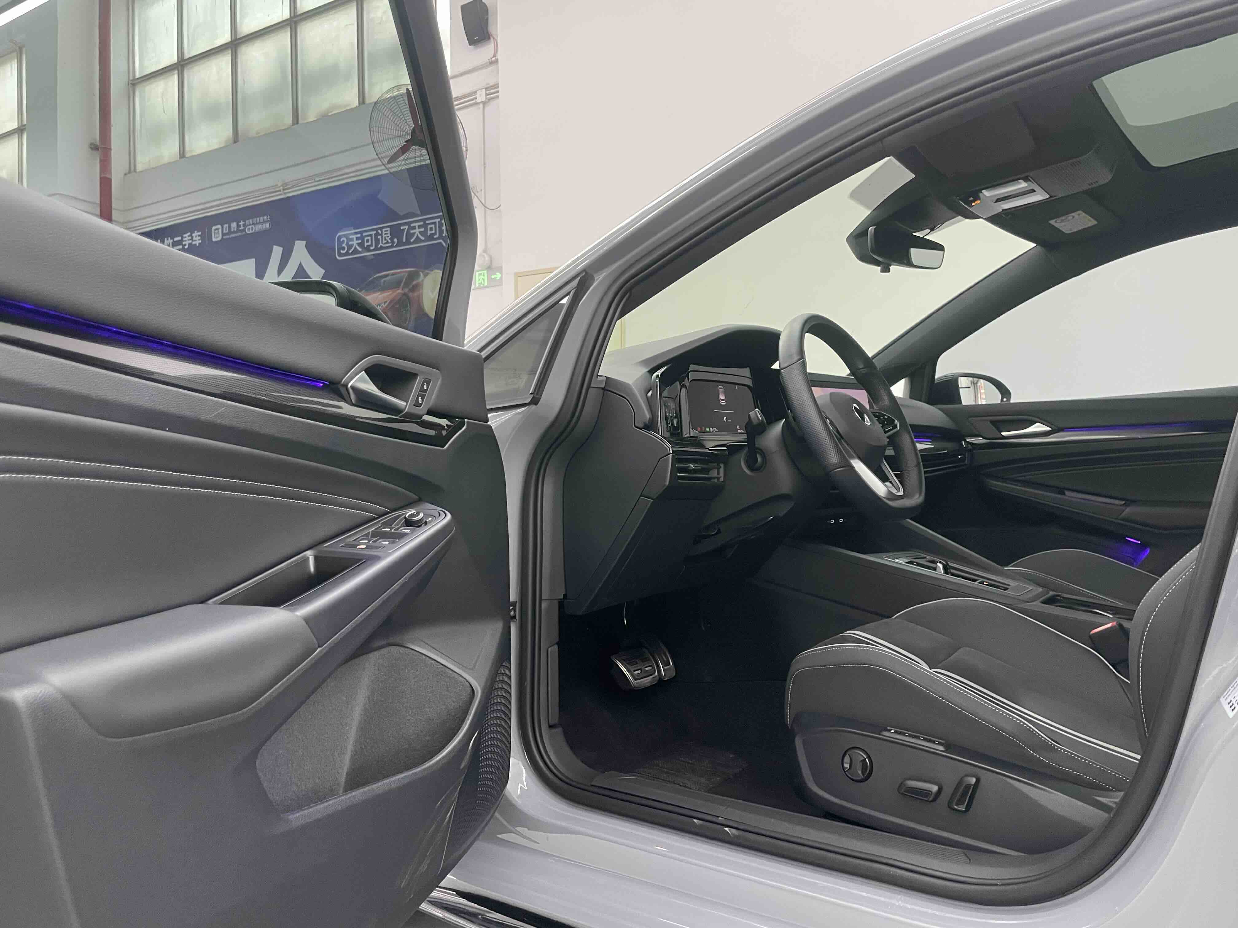 Volkswagen Golf 2021 car image #16