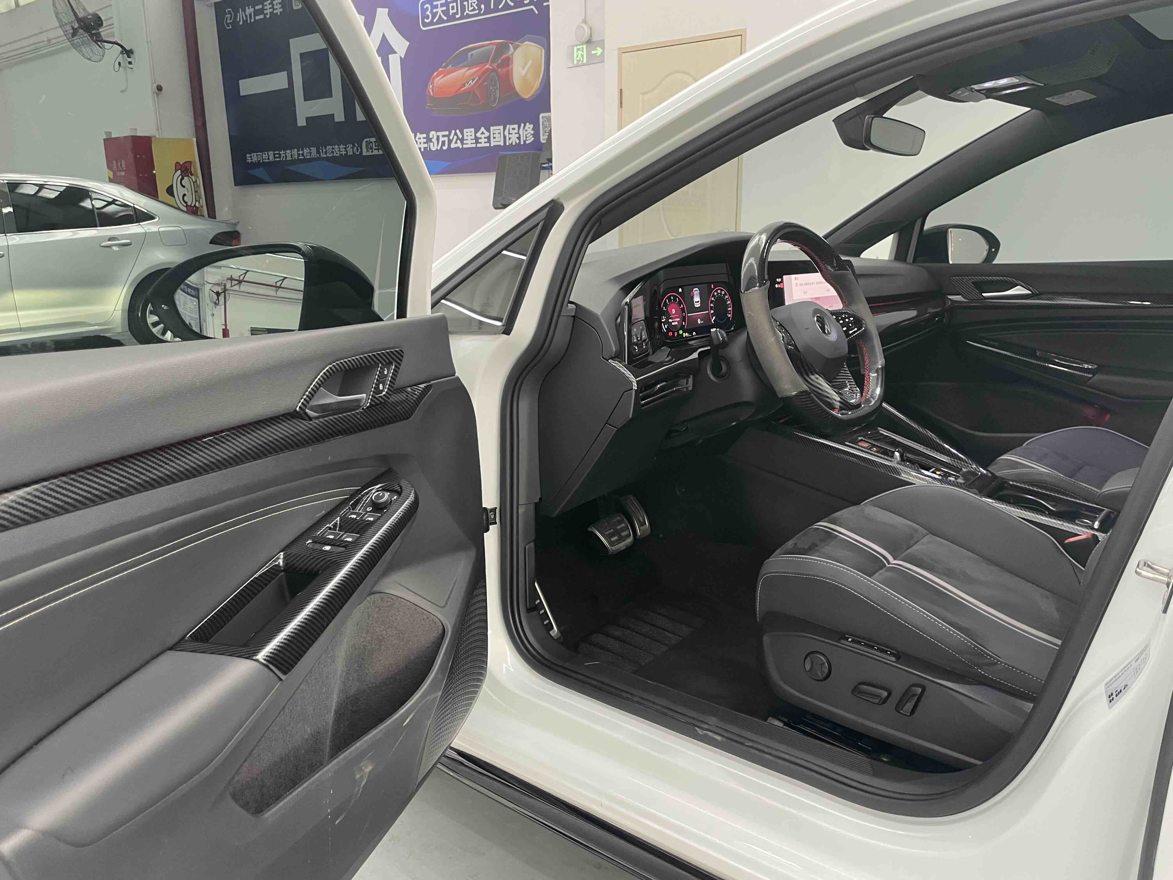 Volkswagen Golf 2022 car image #16