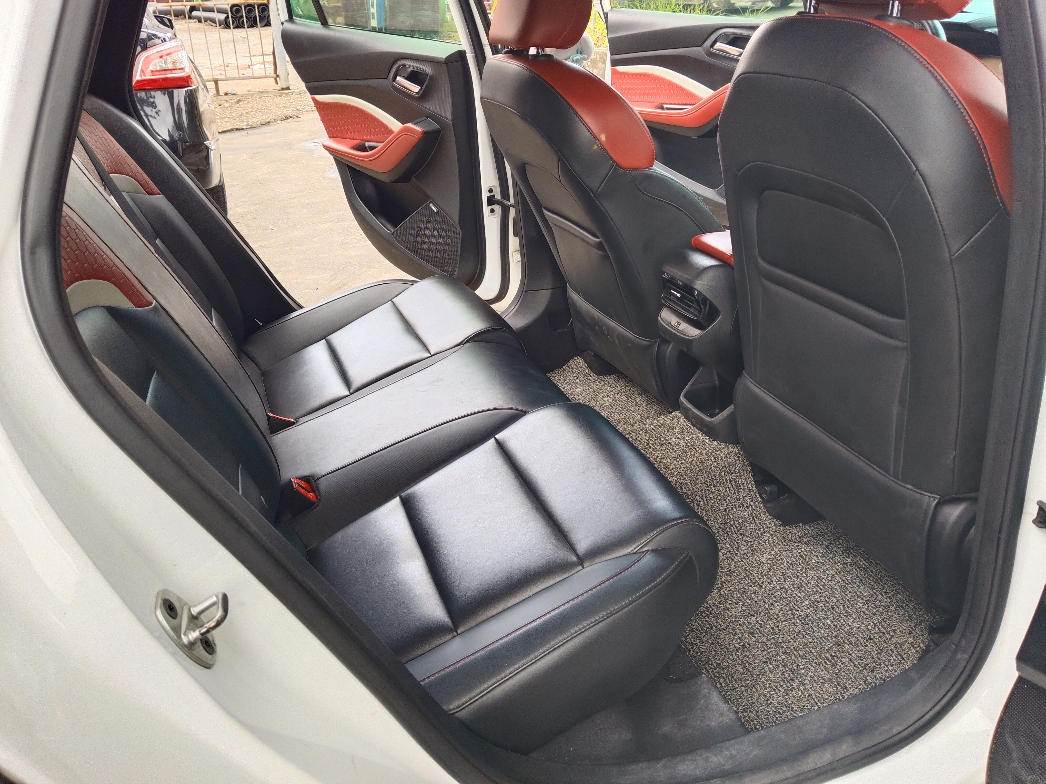 5 2022 immagine di auto #16