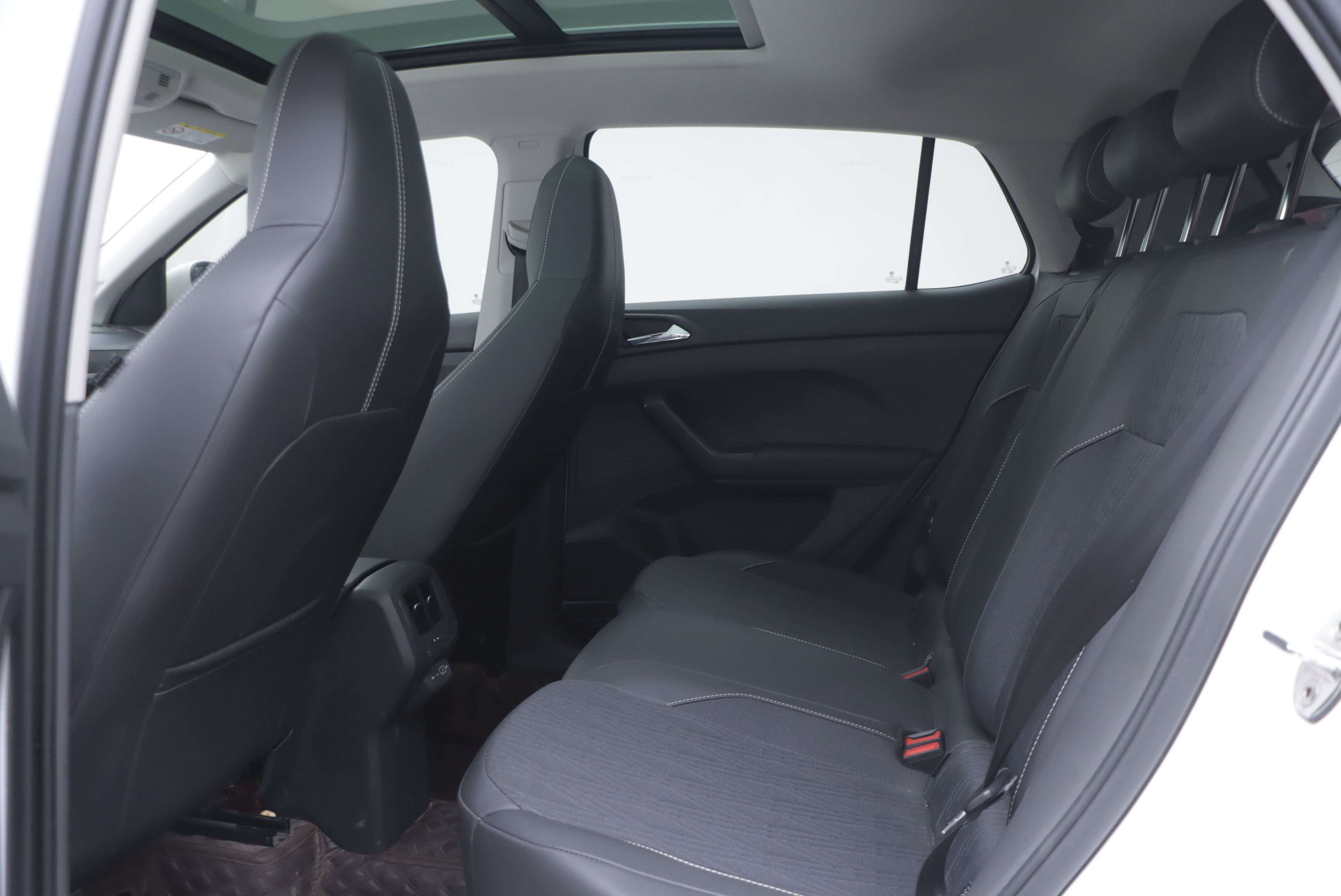 Volkswagen T-Cross 2021 #16 Volkswagen T-Cross 2021 car image #16