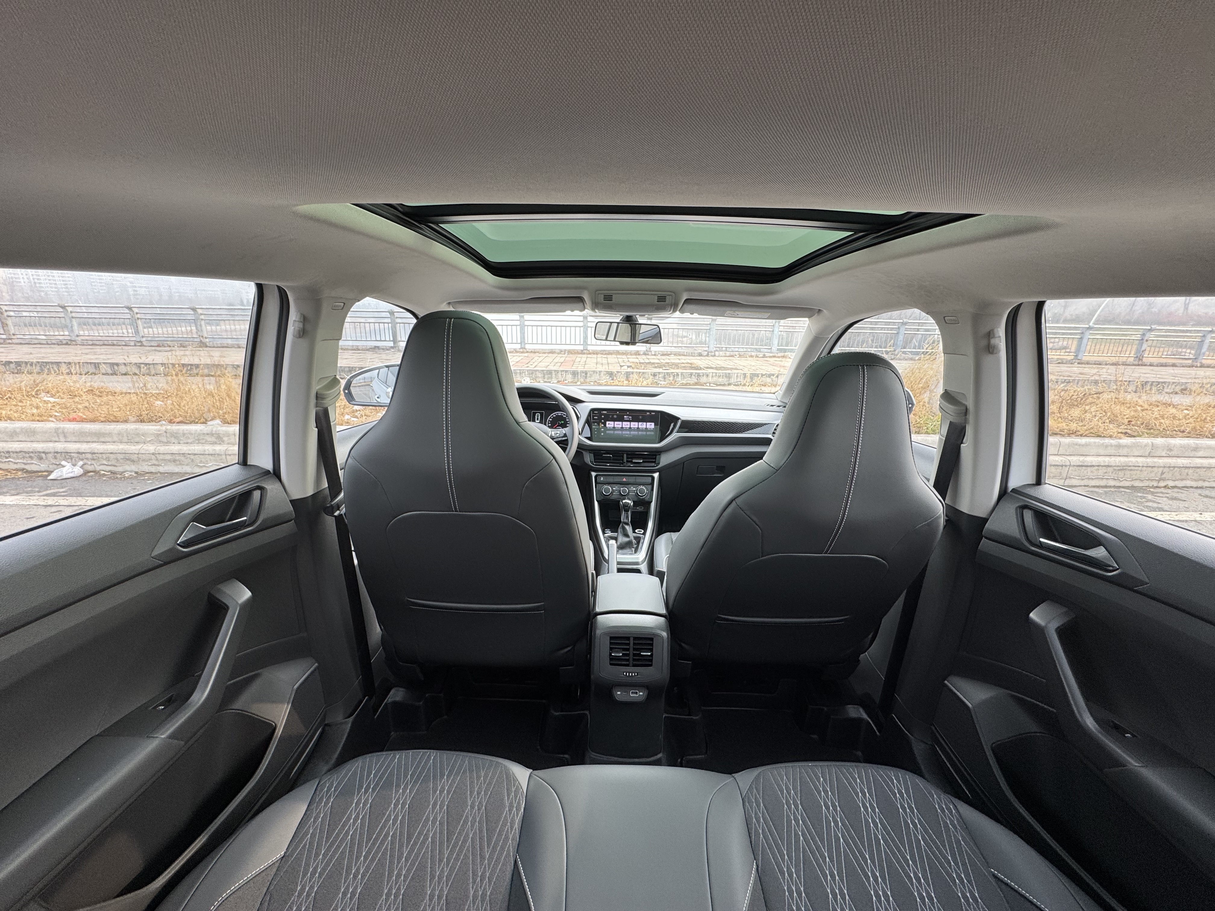 Volkswagen T-Cross 2021 car image #16