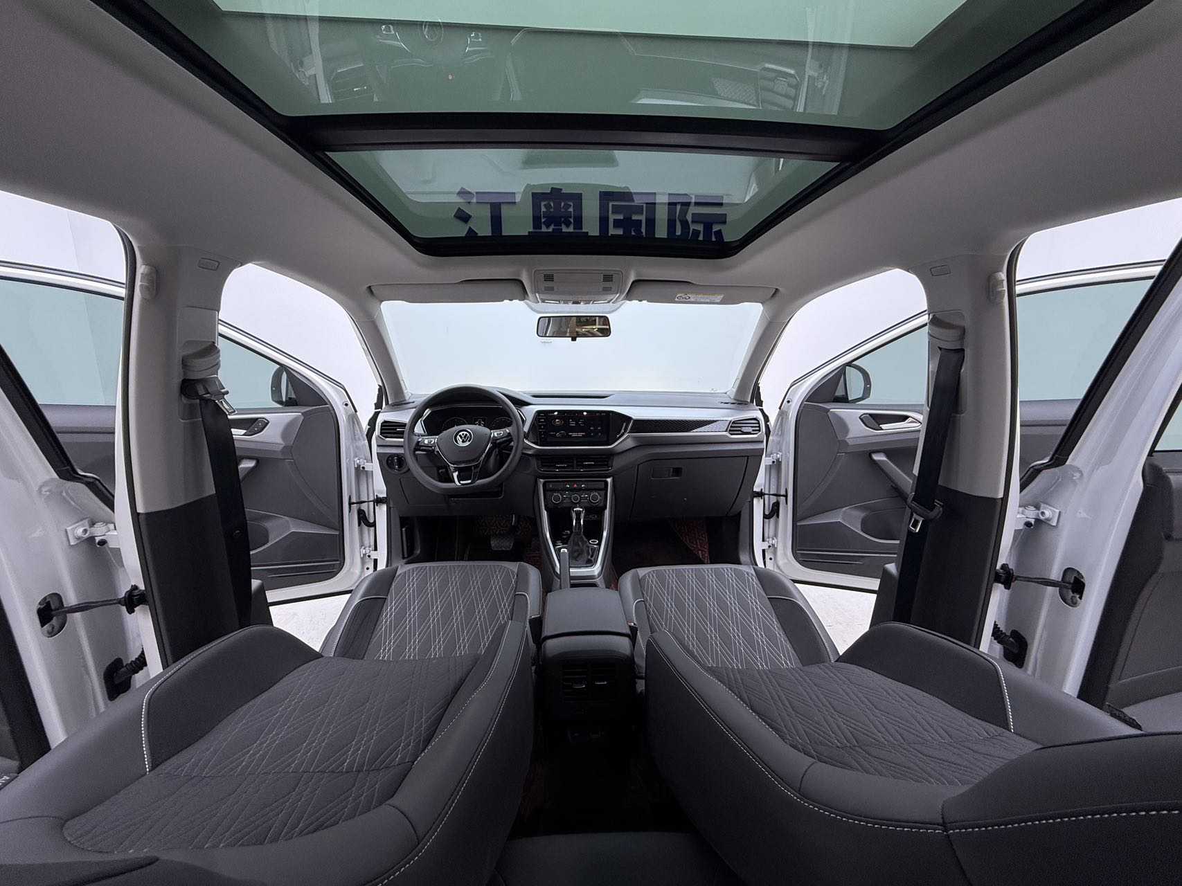 Volkswagen T-Cross 2021 car image #16