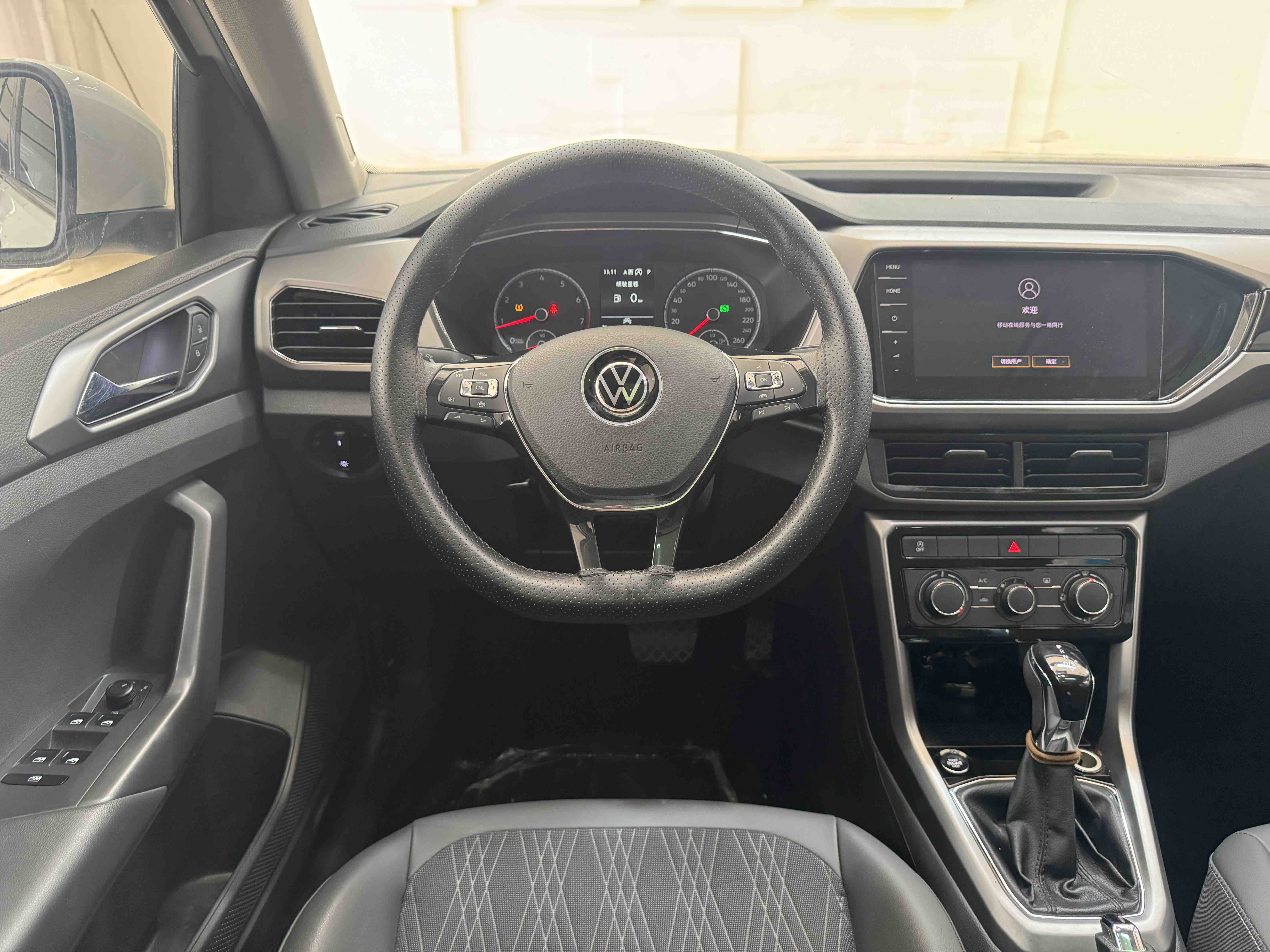 Volkswagen T-Cross 2021 car image #16