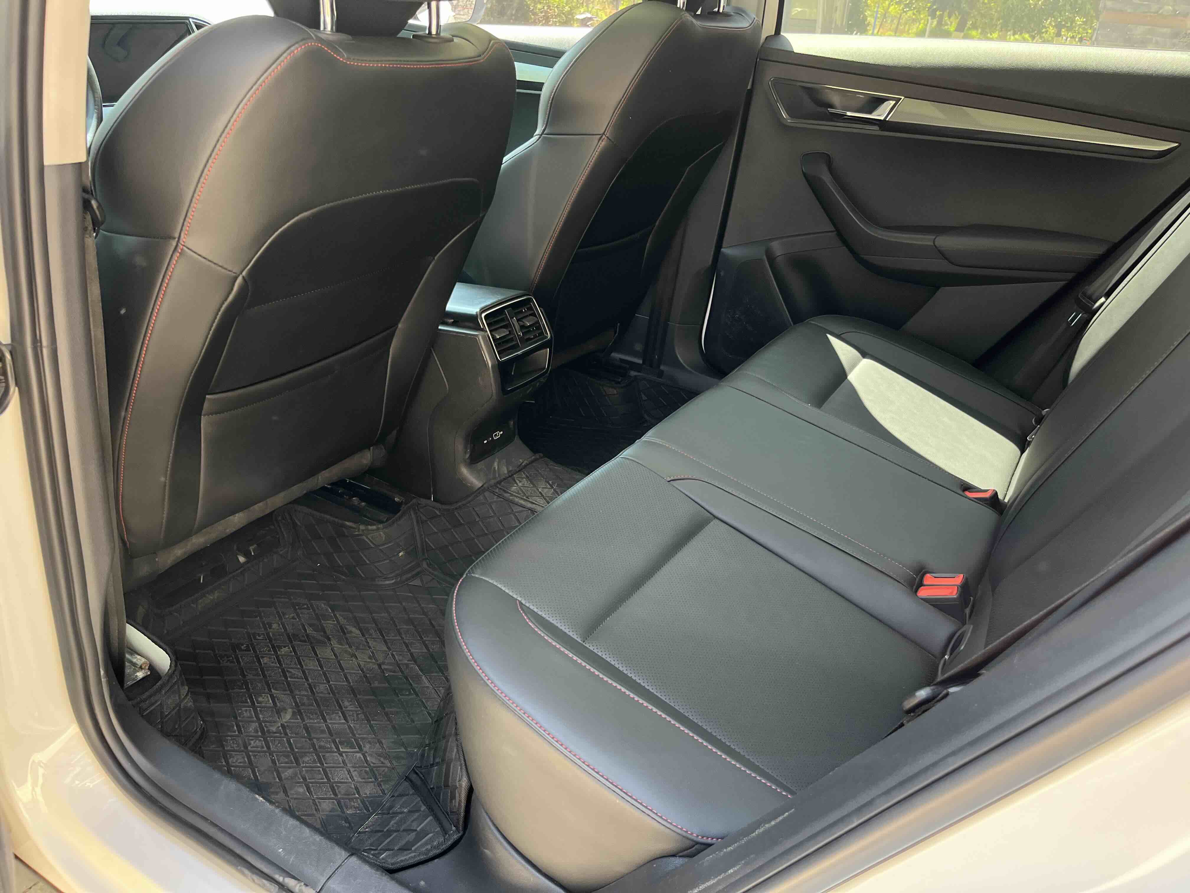 Skoda Karoq 2022 изображение автомобиля #16