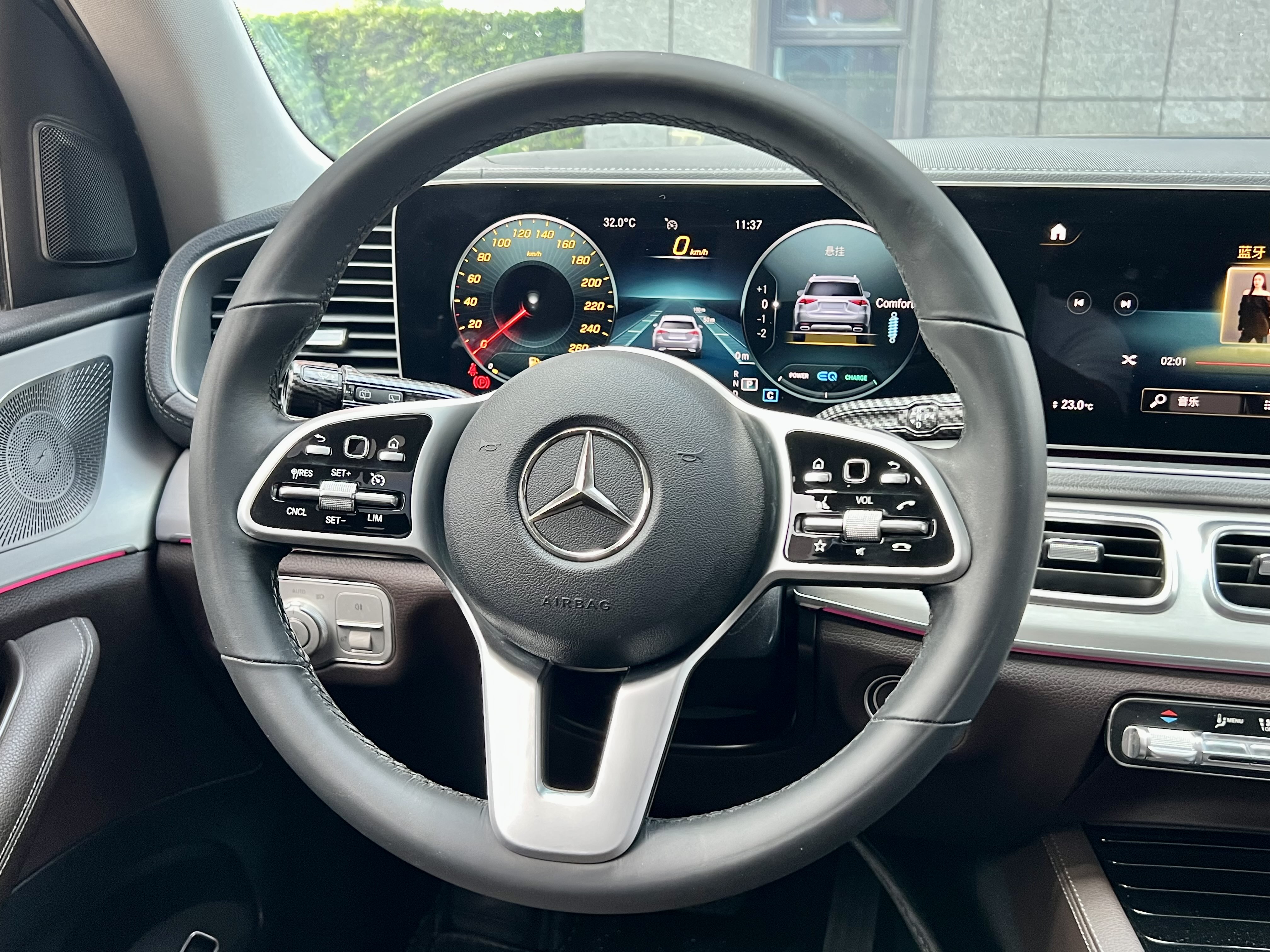 Mercedes-Benz GLE Class 2021 car image #16