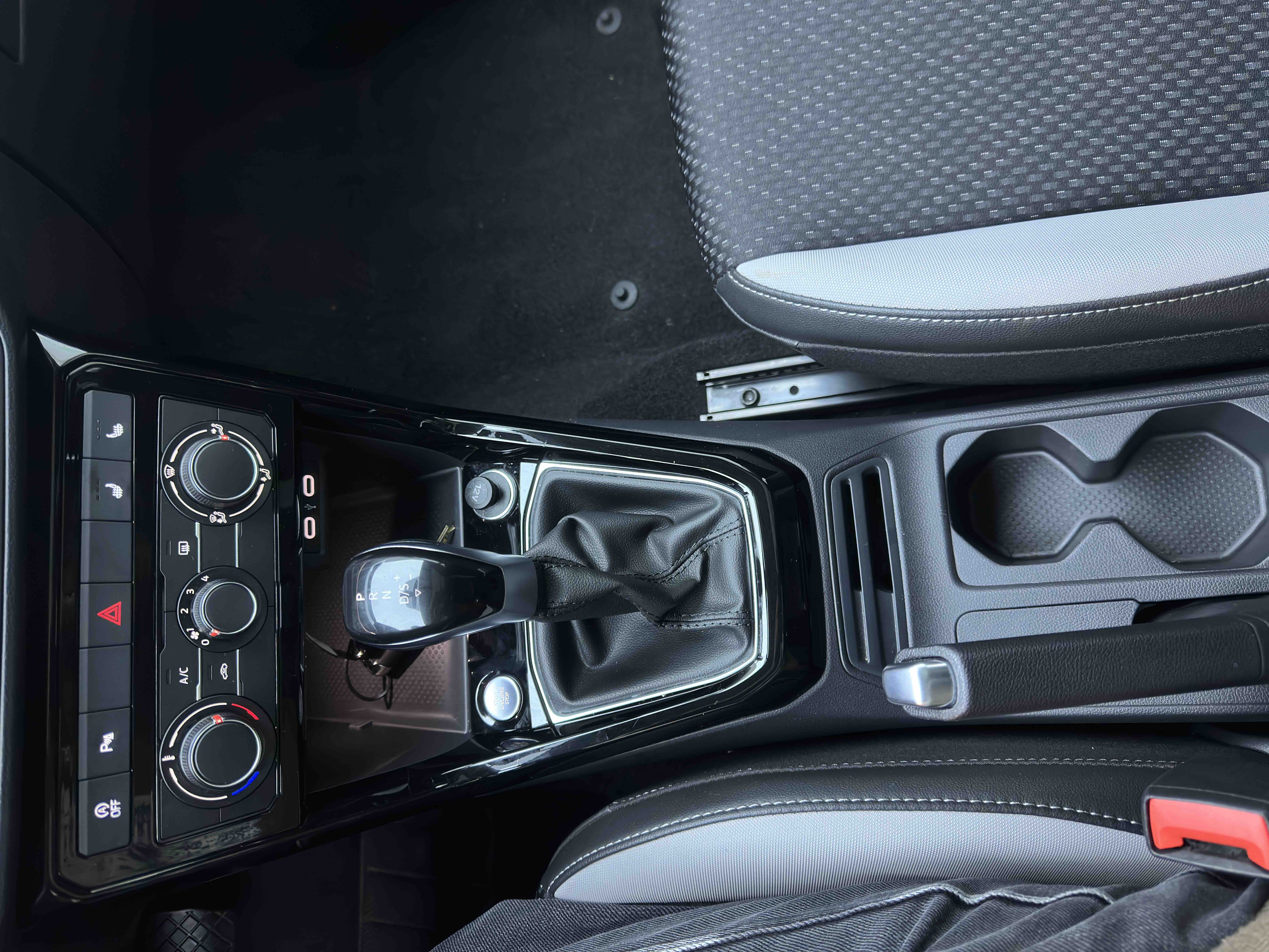 Volkswagen Tacqua 2023 car image #16