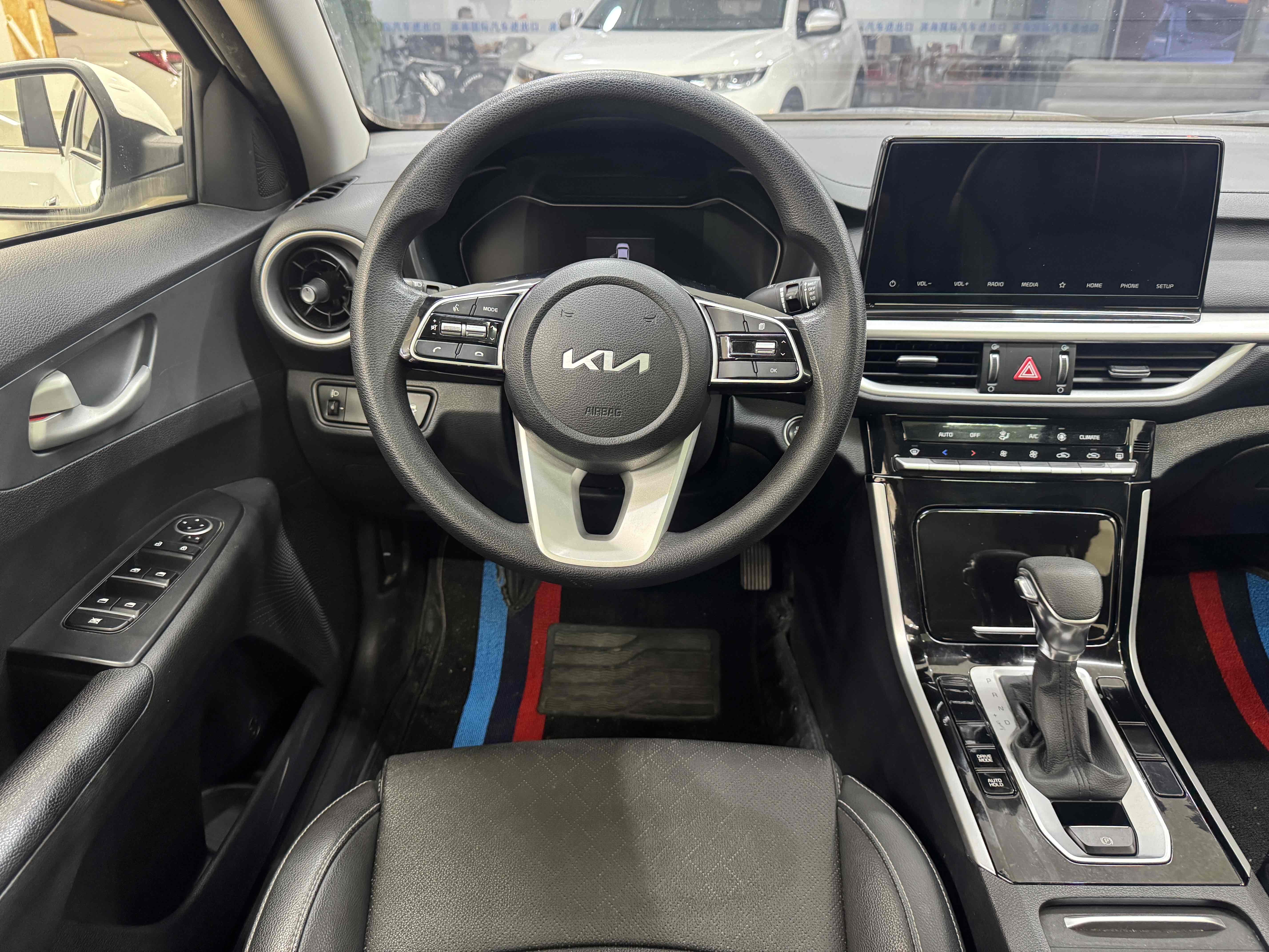Kia K3 2021 car image #16