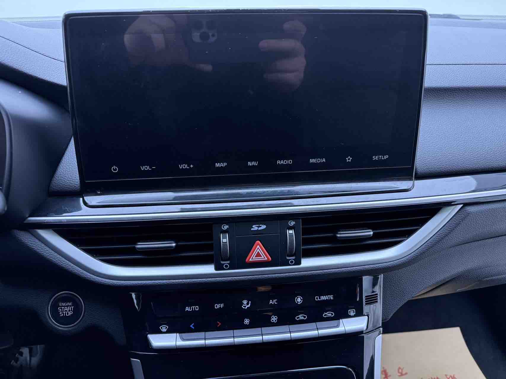 Kia K3 2022 car image #16