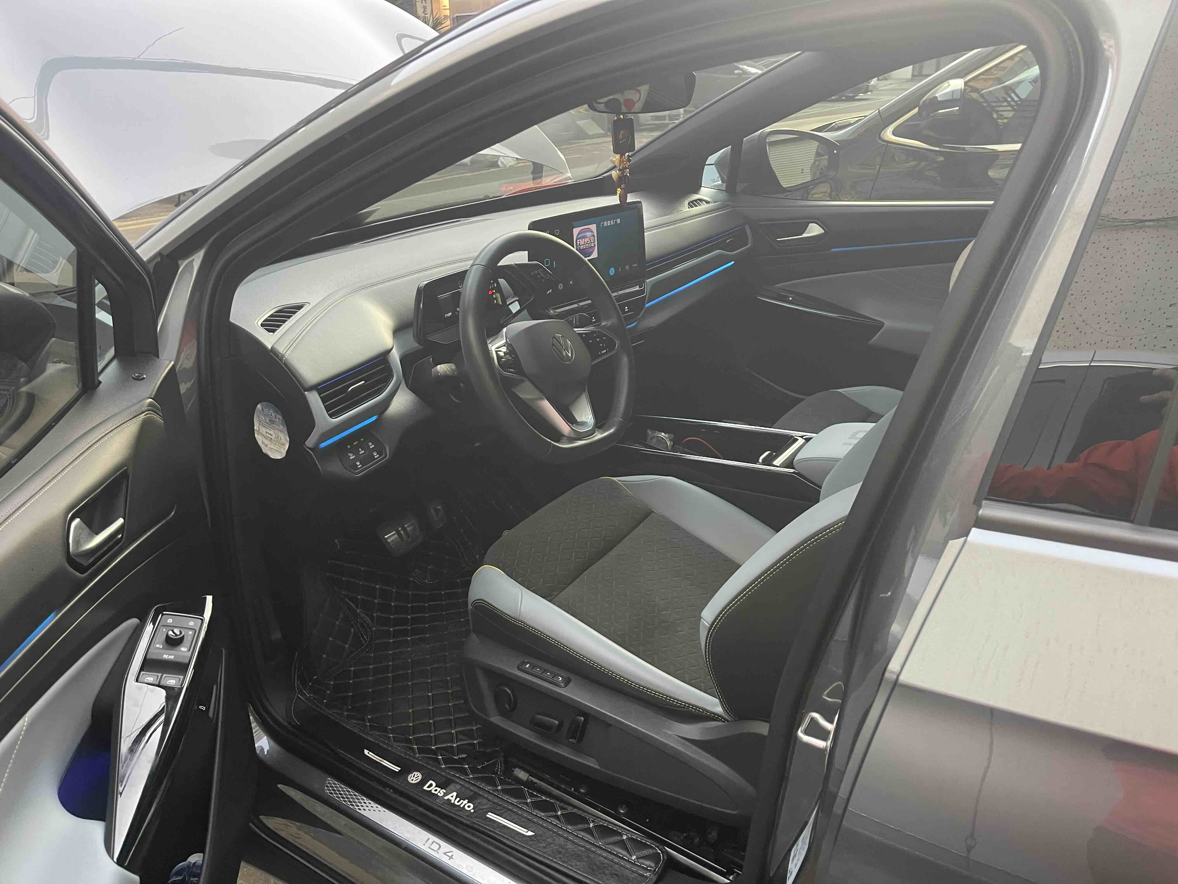 Volkswagen ID.4 X 2022 immagine di auto #16