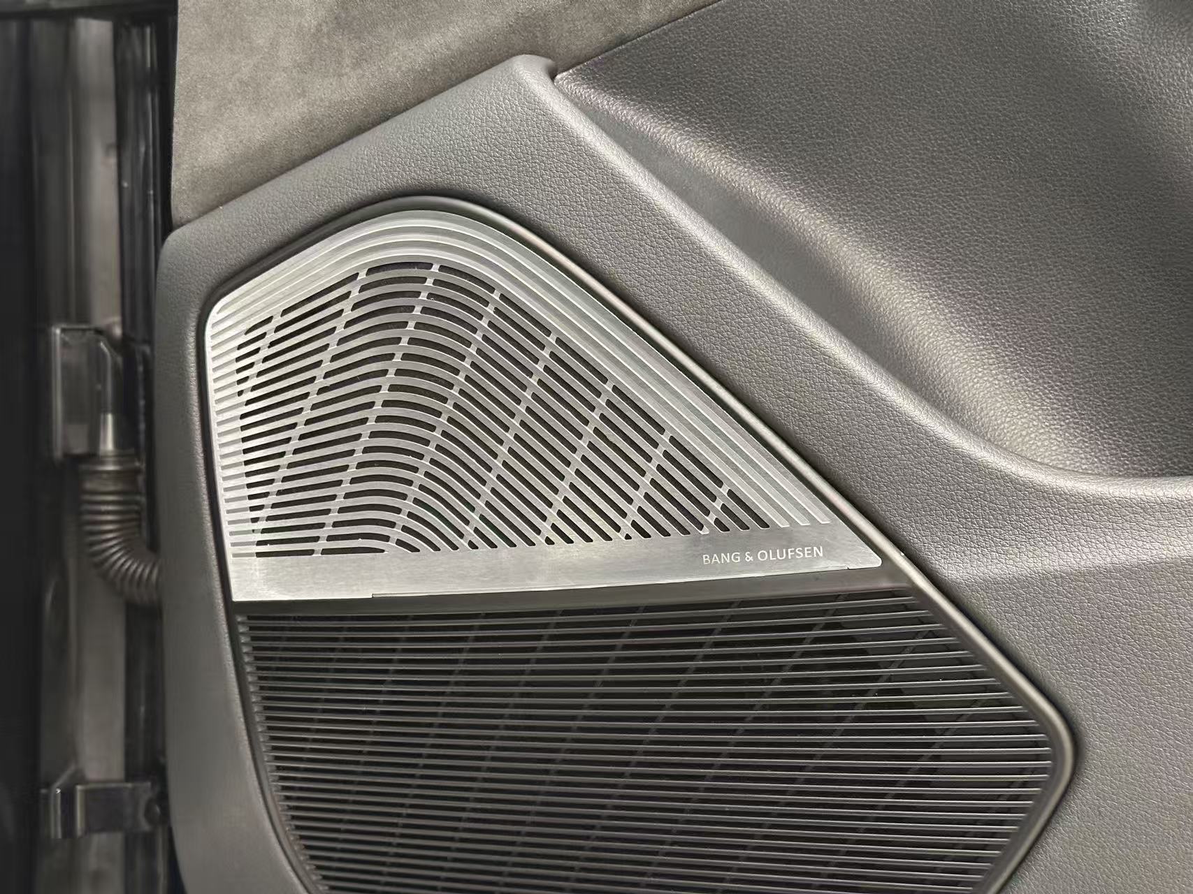 Audi RS Q8 2021 #16 Audi RS Q8 2021 car image #16