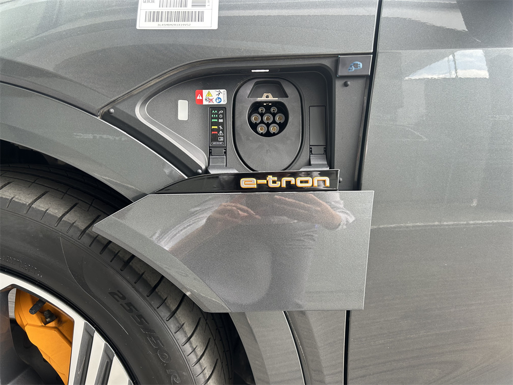 Audi e-tron 2023 car image #16