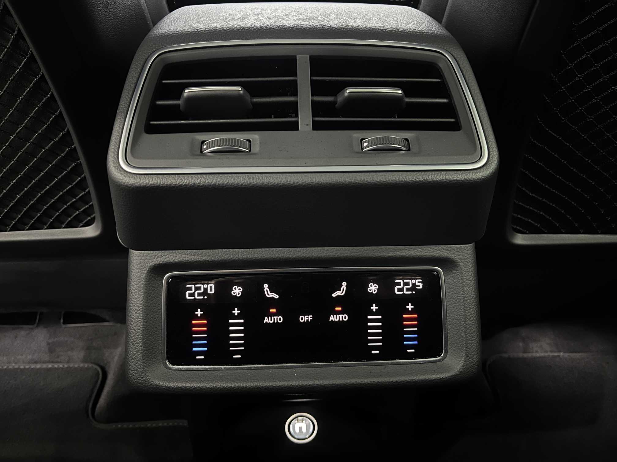 Audi e-tron 2022 car image #16