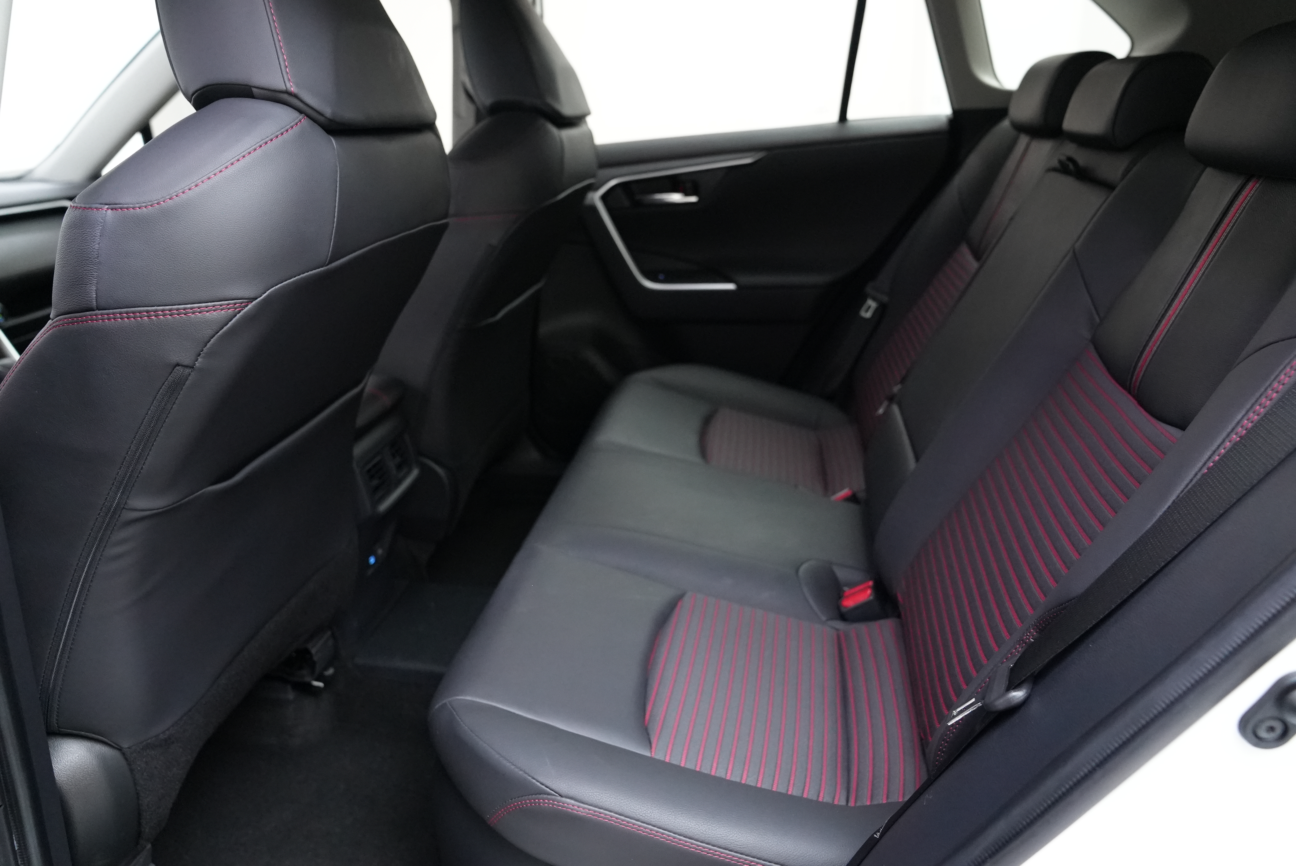 Toyota RAV4 Hybird E+ 2021 immagine di auto #16