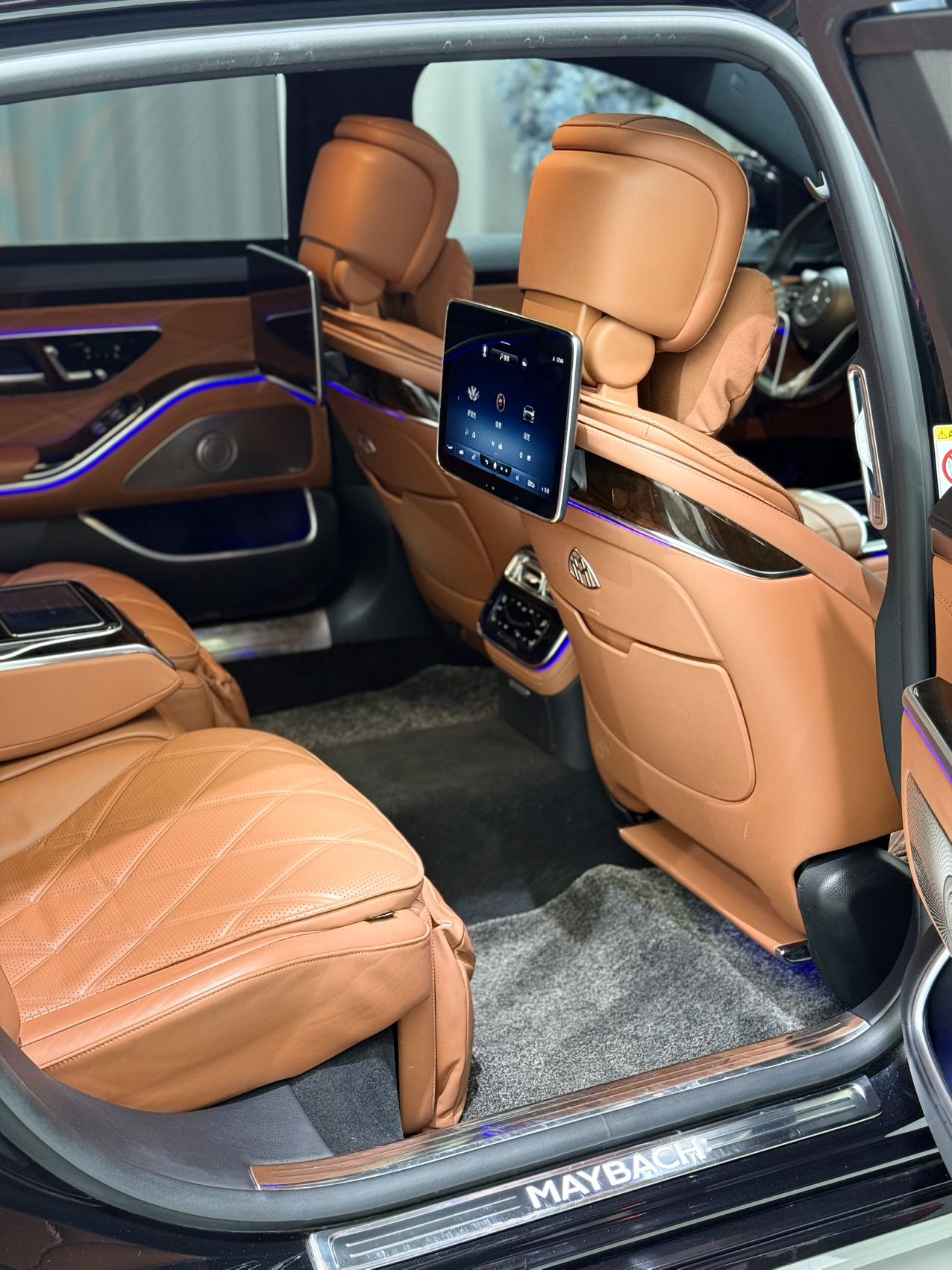 Mercedes-Benz Maybach S Class 2021 car image #16