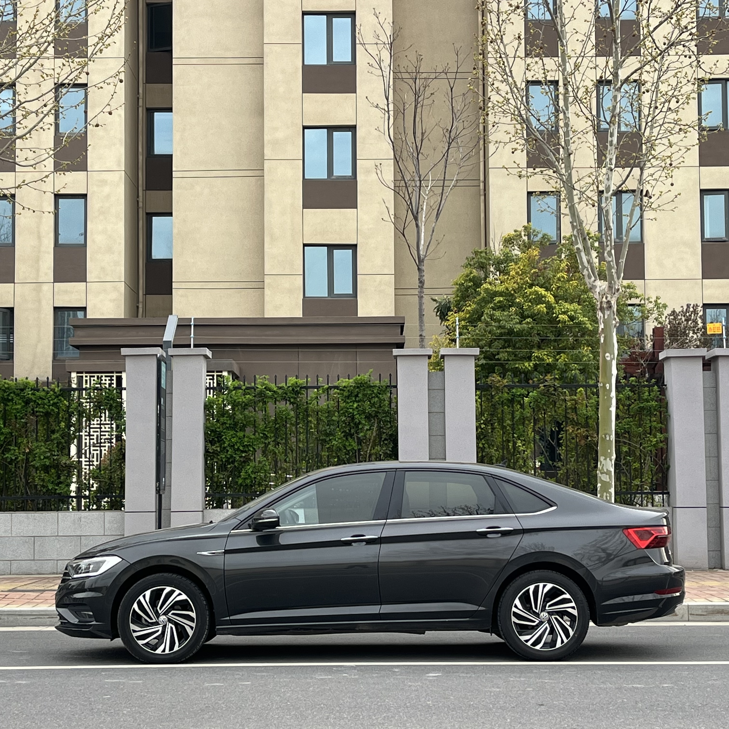 Volkswagen Sagitar 2021 car image #16