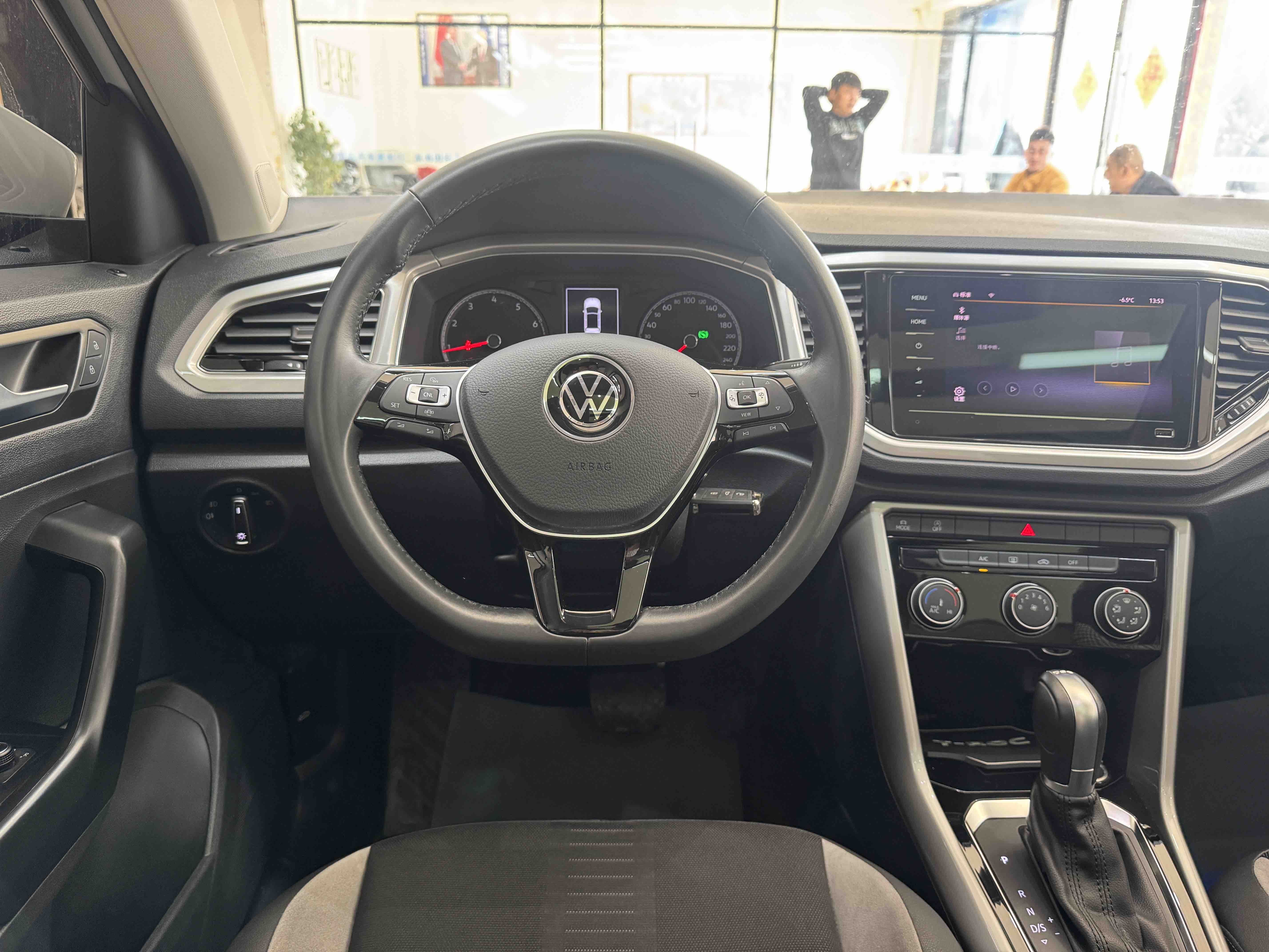 Volkswagen T-Roc 2021 car image #16