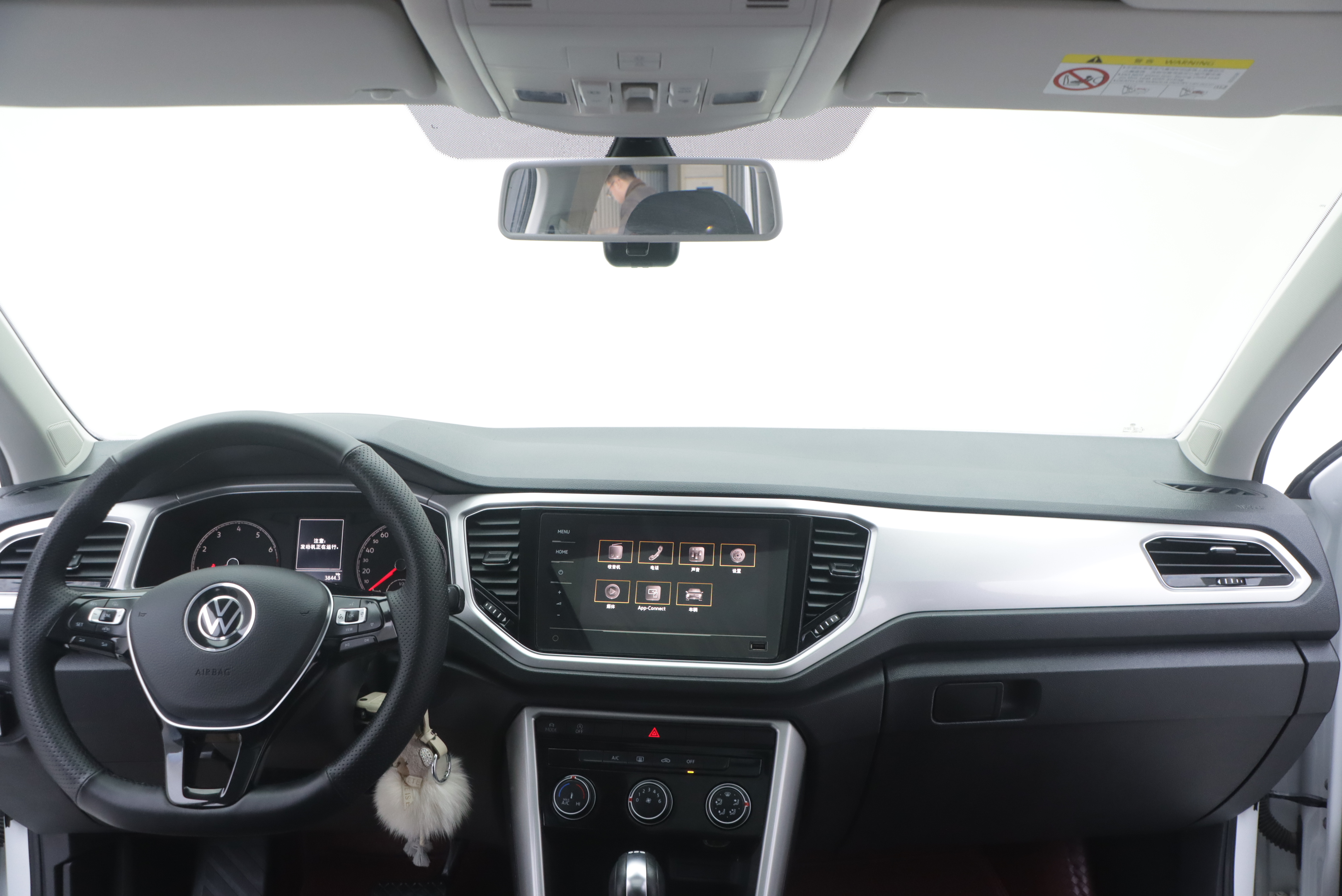 Volkswagen T-Roc 2021 car image #16