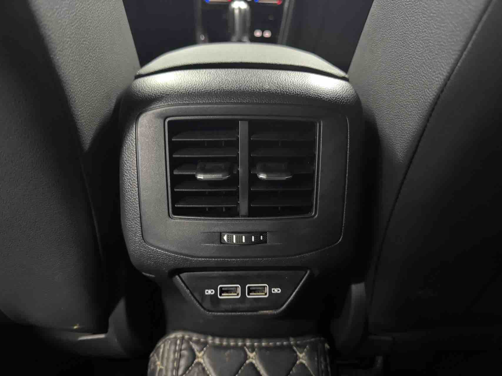 Volkswagen T-Roc 2022 car image #16