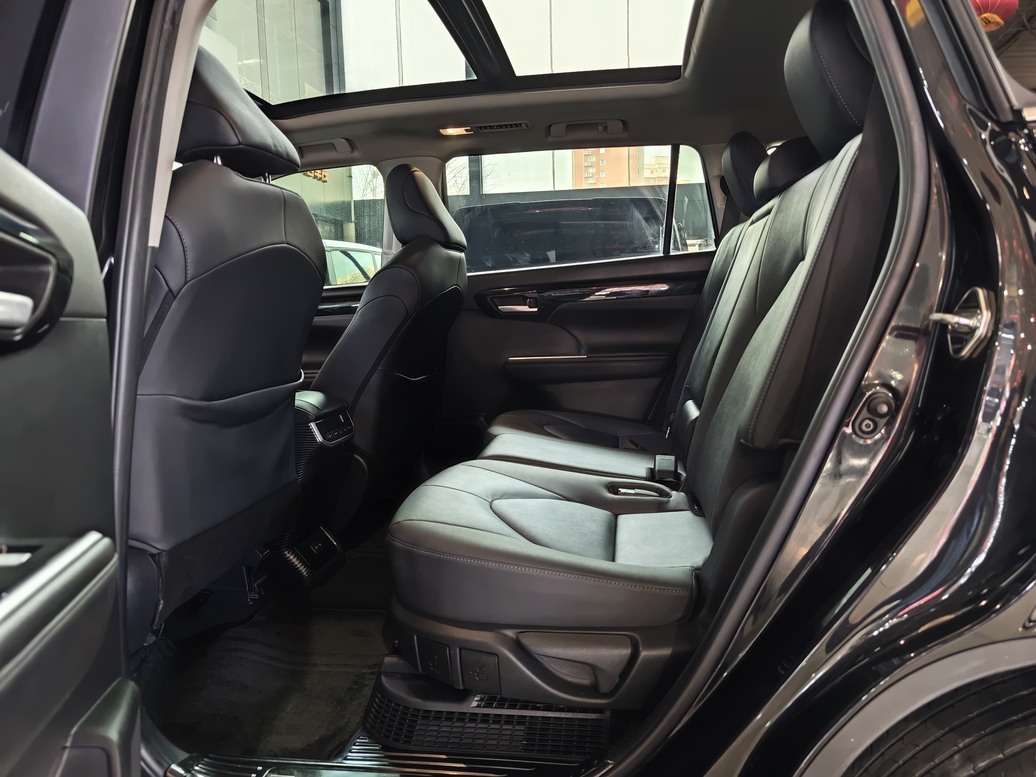 Toyota Highlander 2021 car image #16