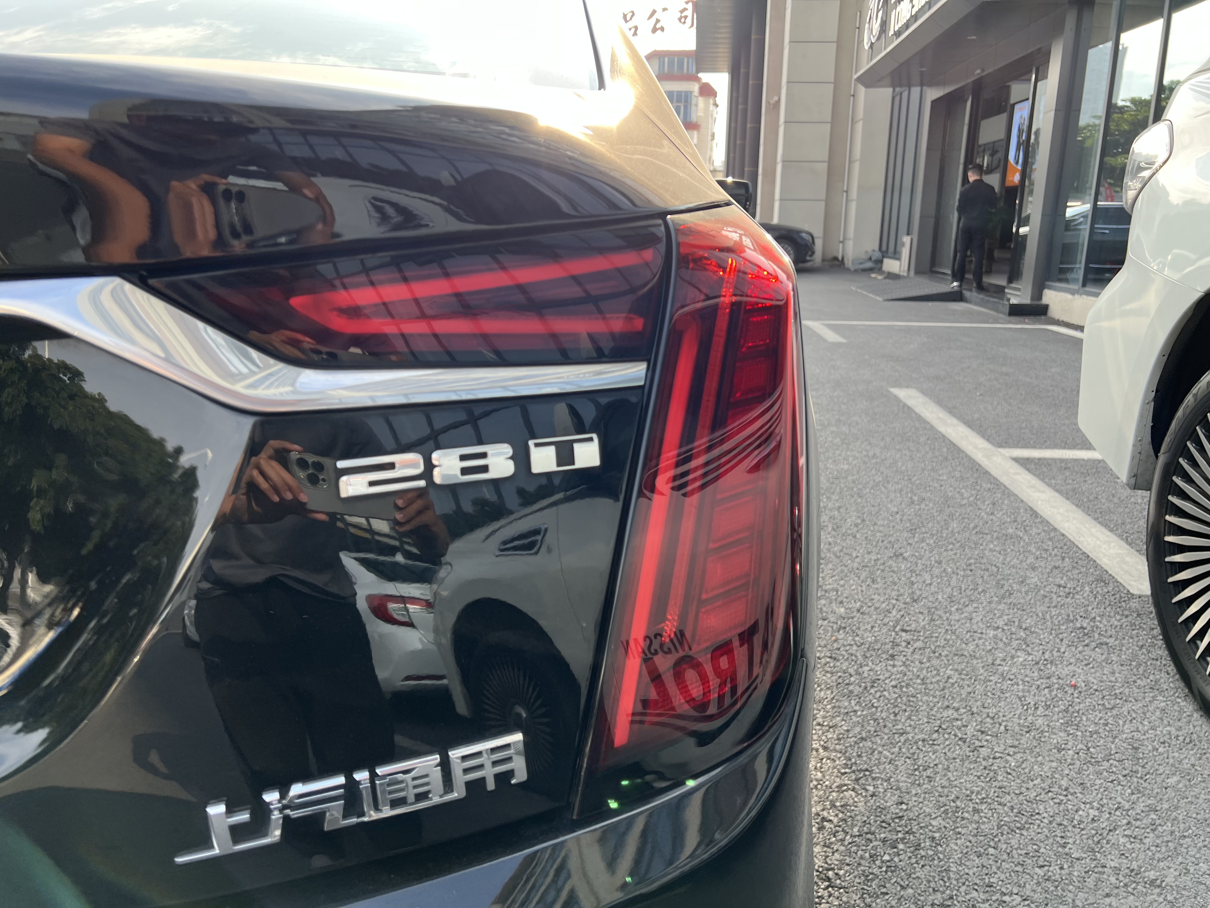 2022 car image #16