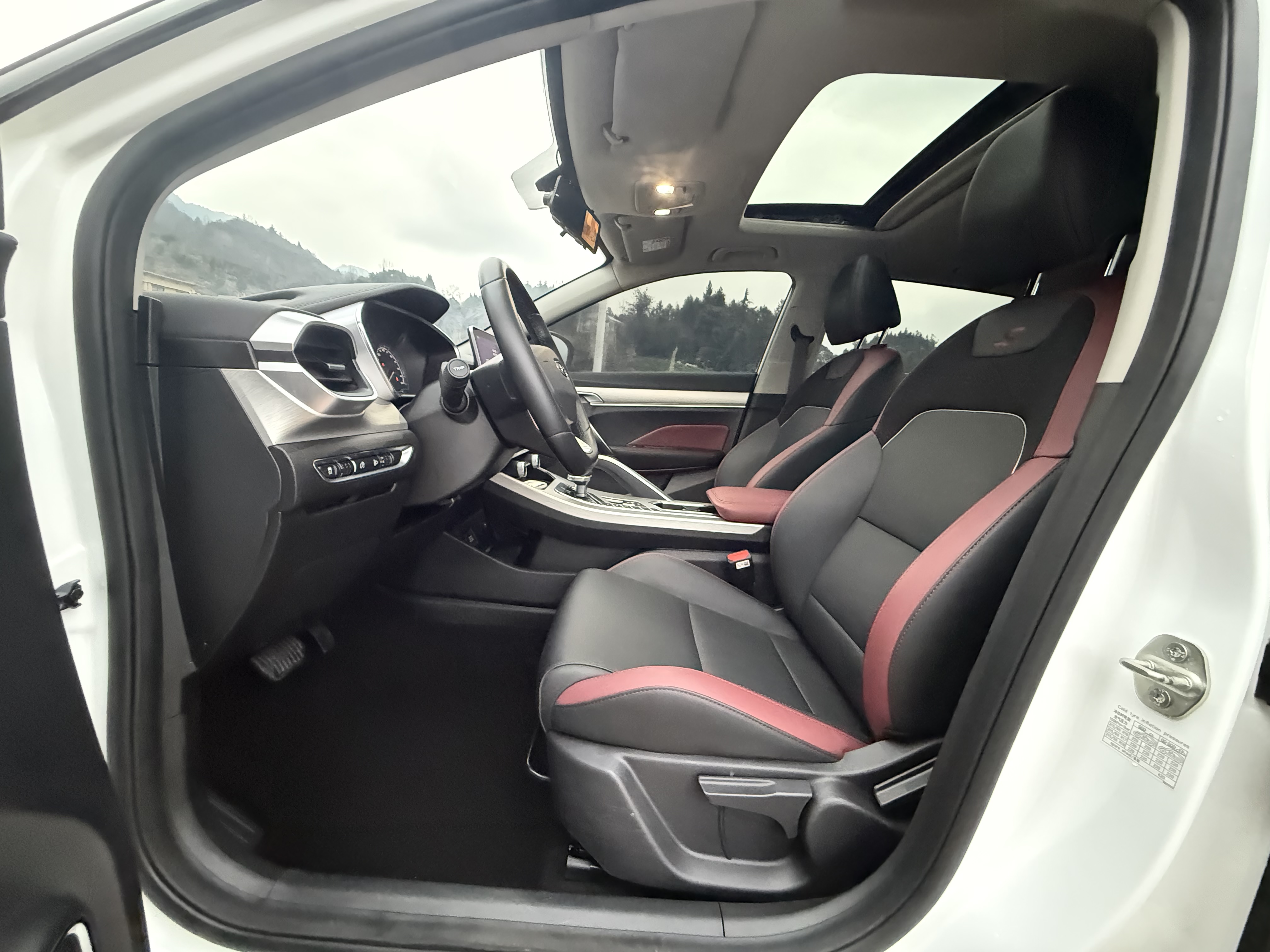 GEELY Coolray 2022 #16 GEELY Coolray 2022 car image #16