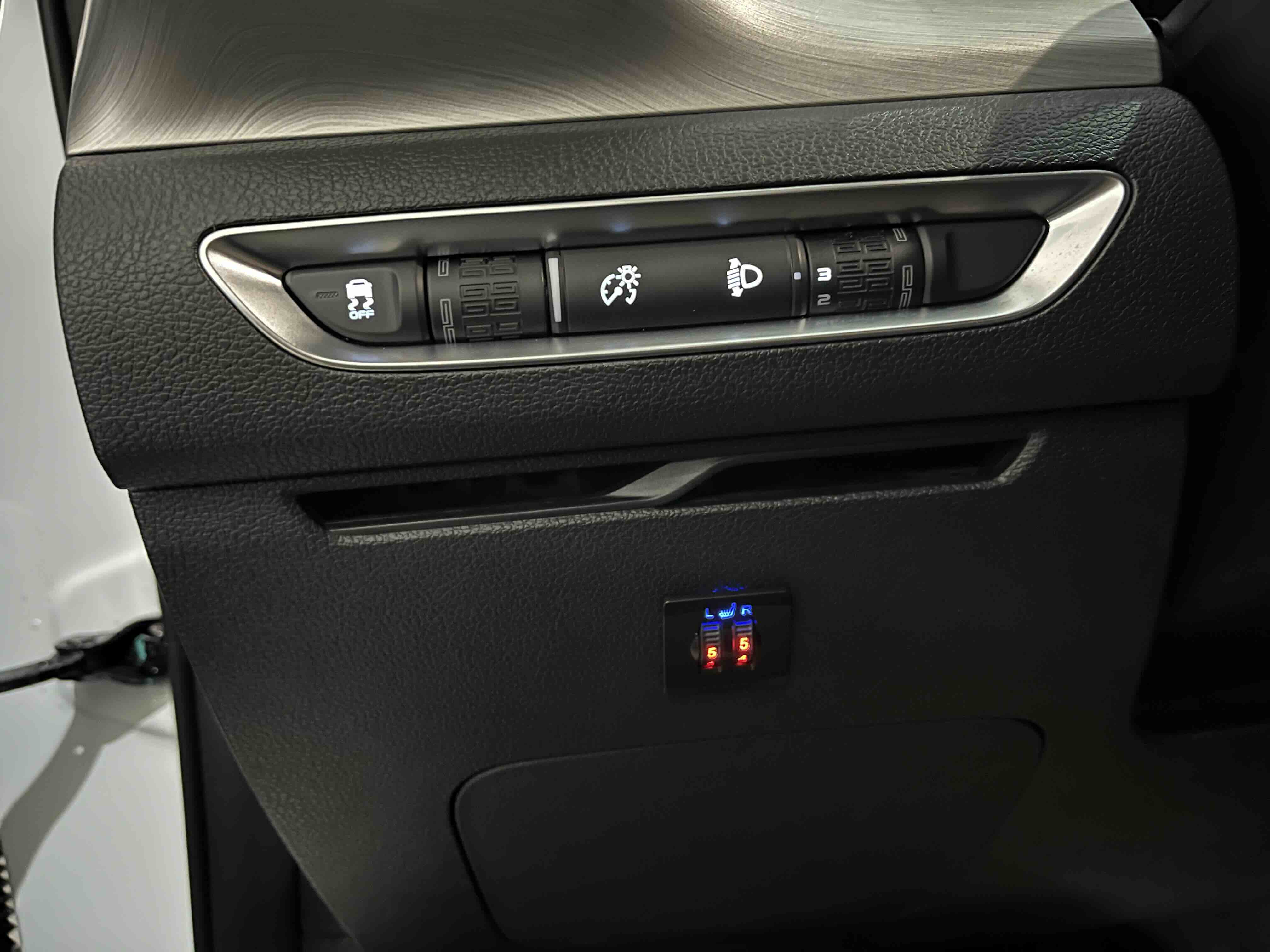 GEELY Coolray 2022 car image #16