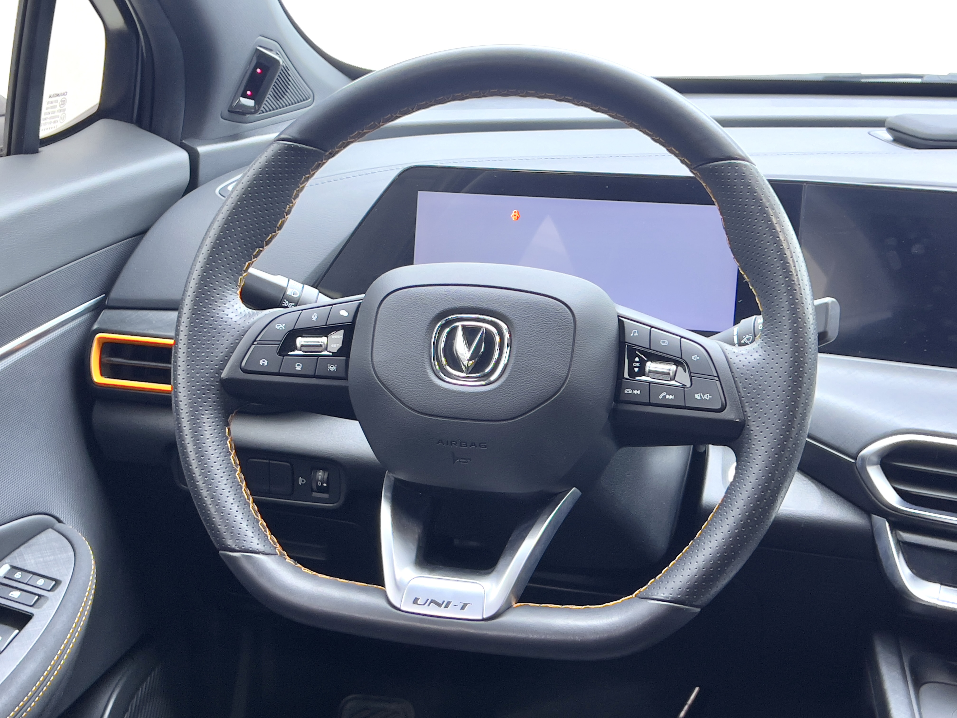 Changan UNI-T 2022 صورة سيارة #16