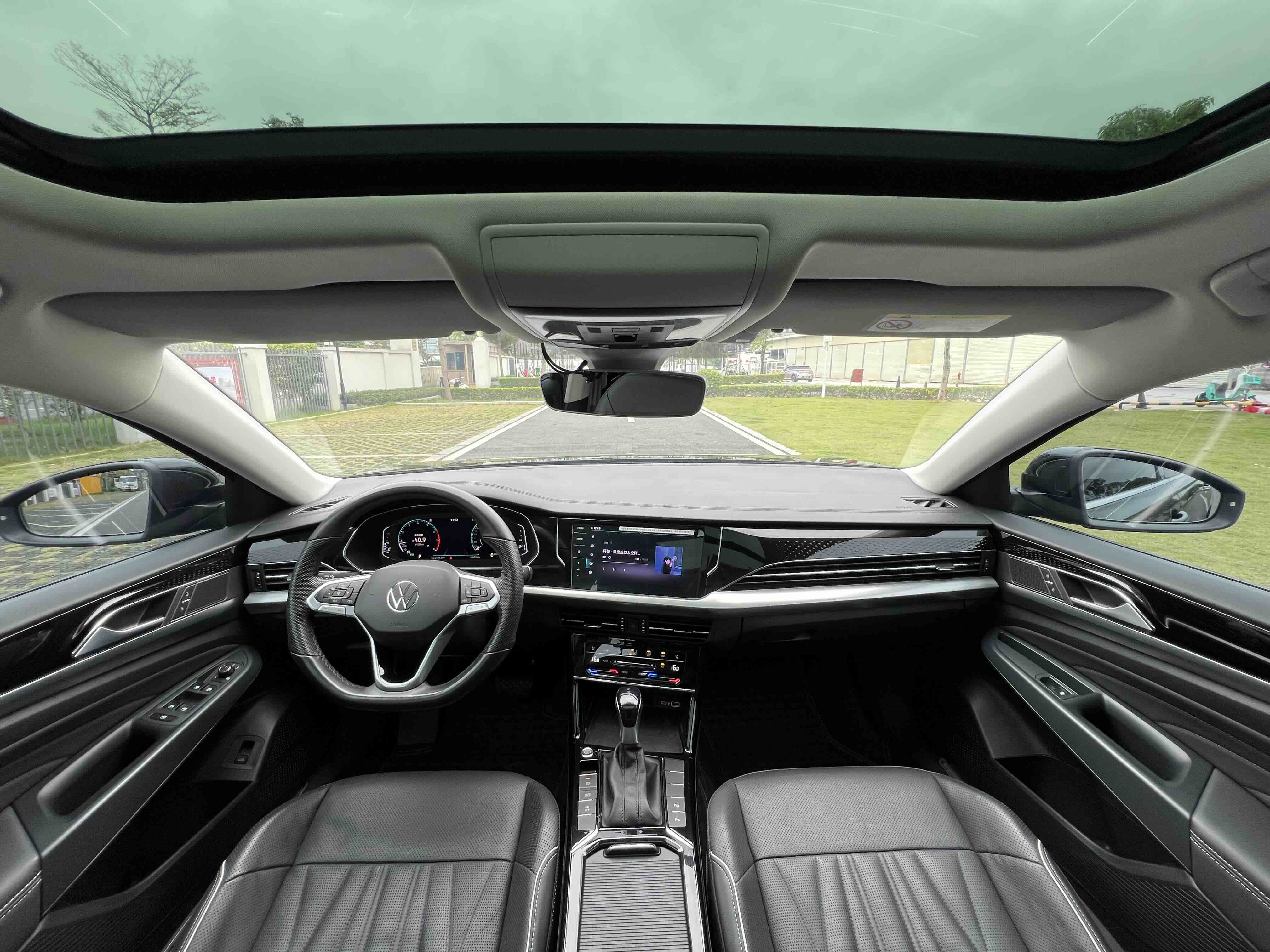 Volkswagen Passat 2022 car image #16