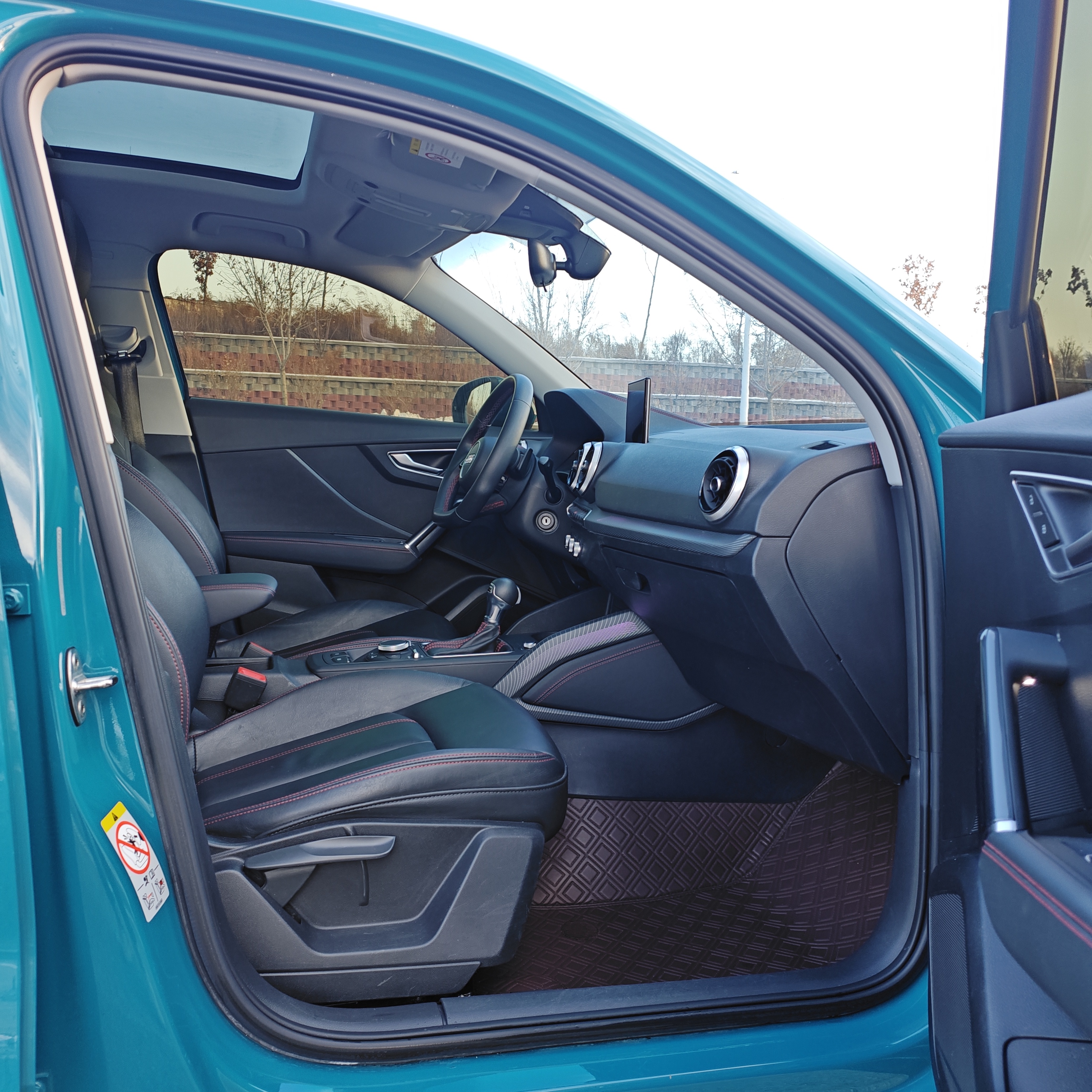 Q2L 2023 car image #16