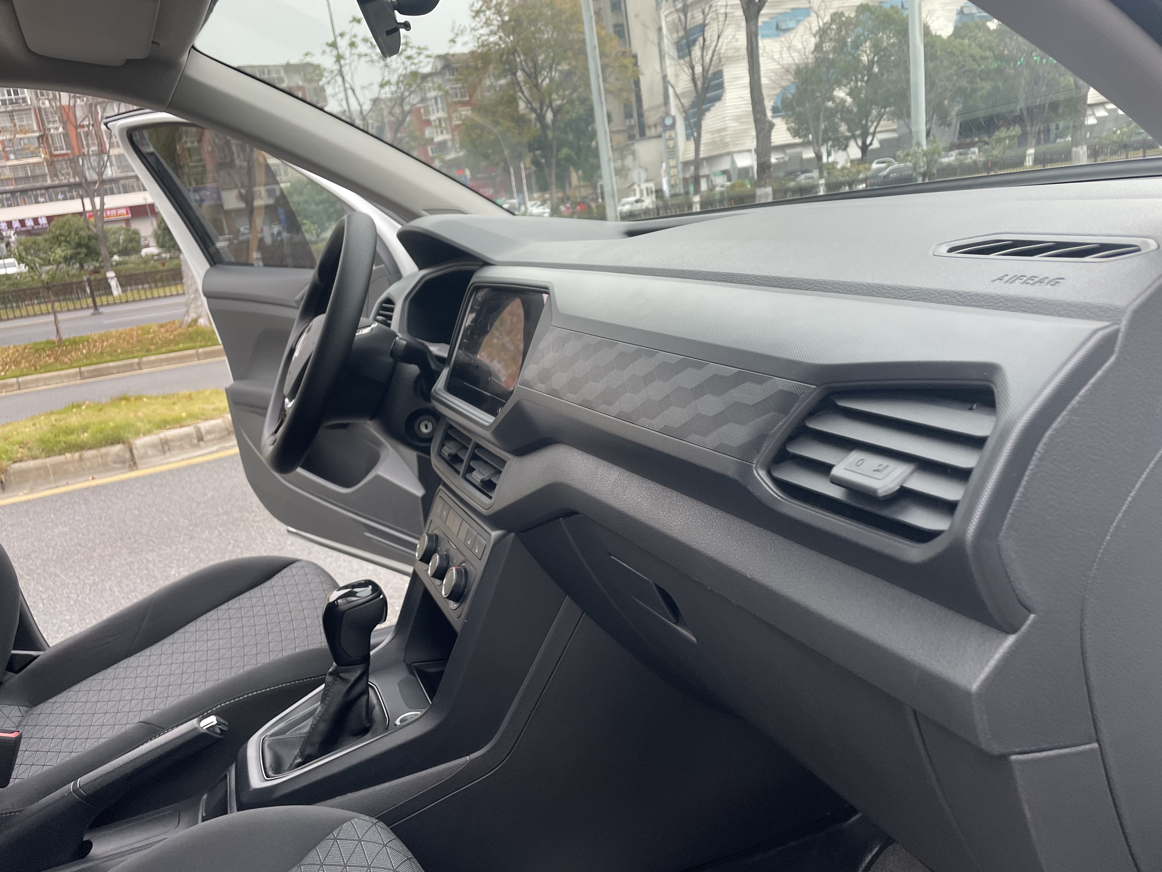 Volkswagen T-Cross 2022 #16 Volkswagen T-Cross 2022 car image #16