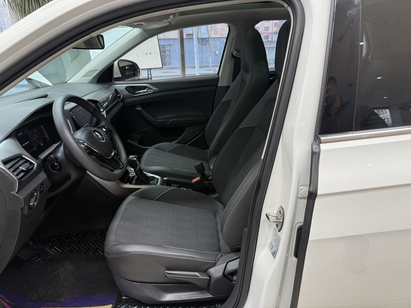 Volkswagen T-Cross 2022 car image #16
