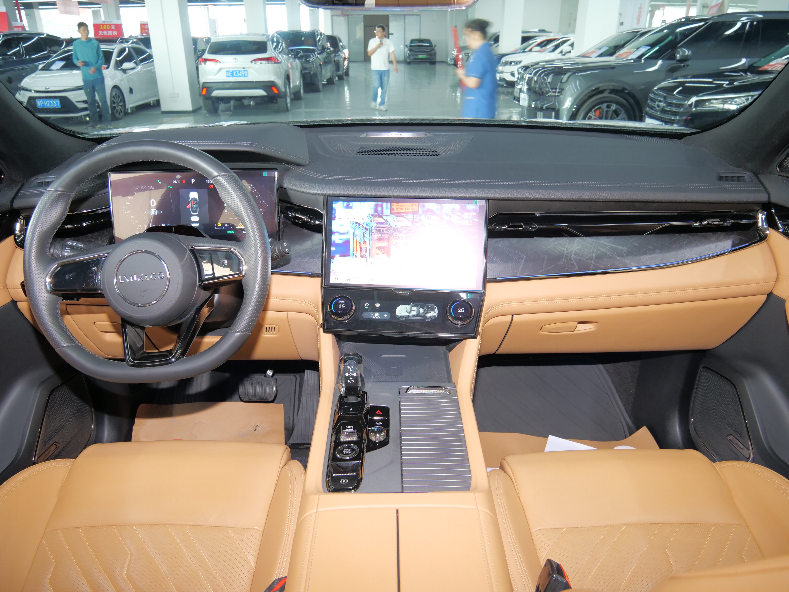 Lynk & Co 09 EM-P 2022 car image #16