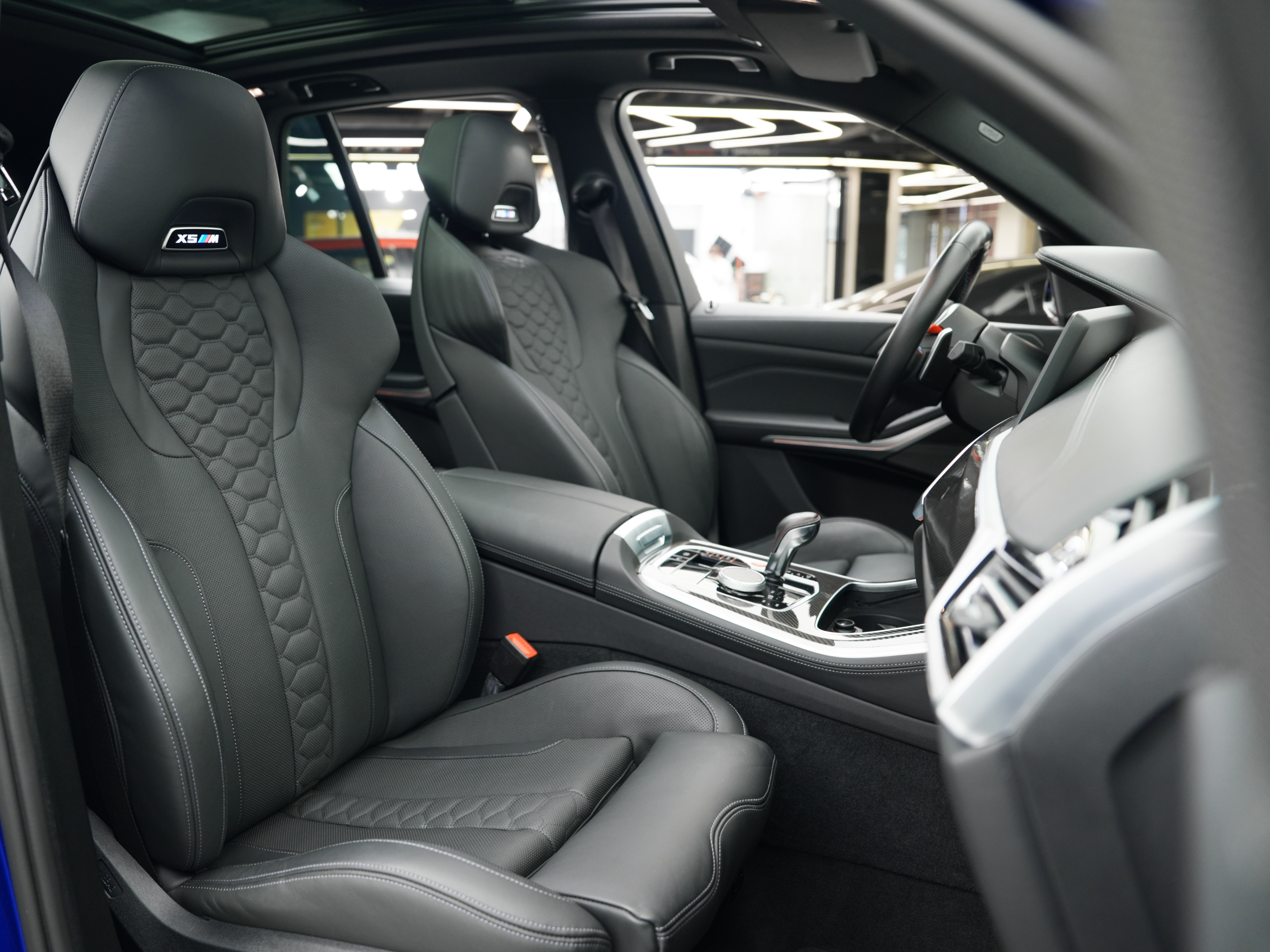 BMW X5 M 2023 immagine di auto #16