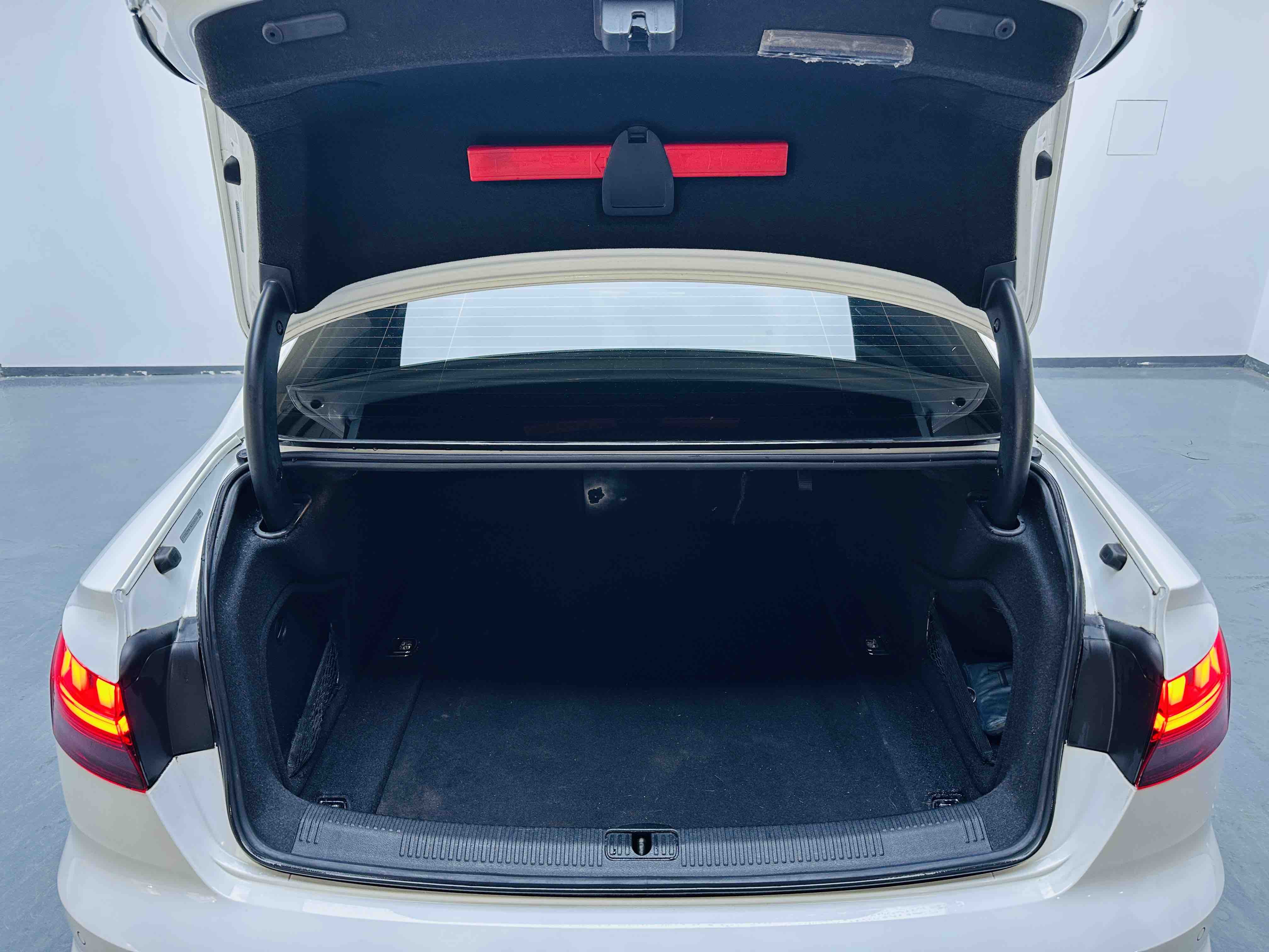 Audi A4L 2022 immagine di auto #16