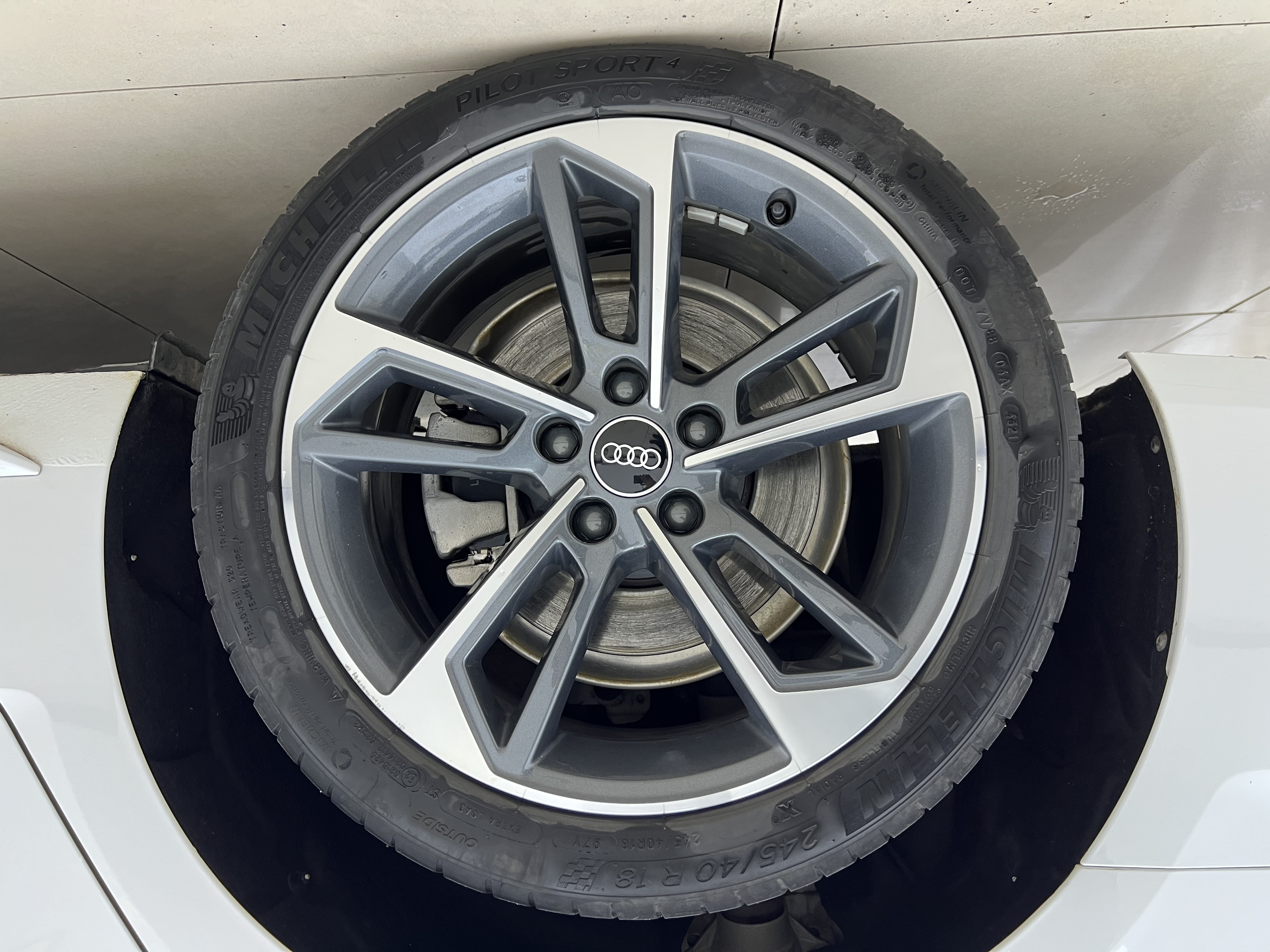 Audi A4L 2022 car image #16