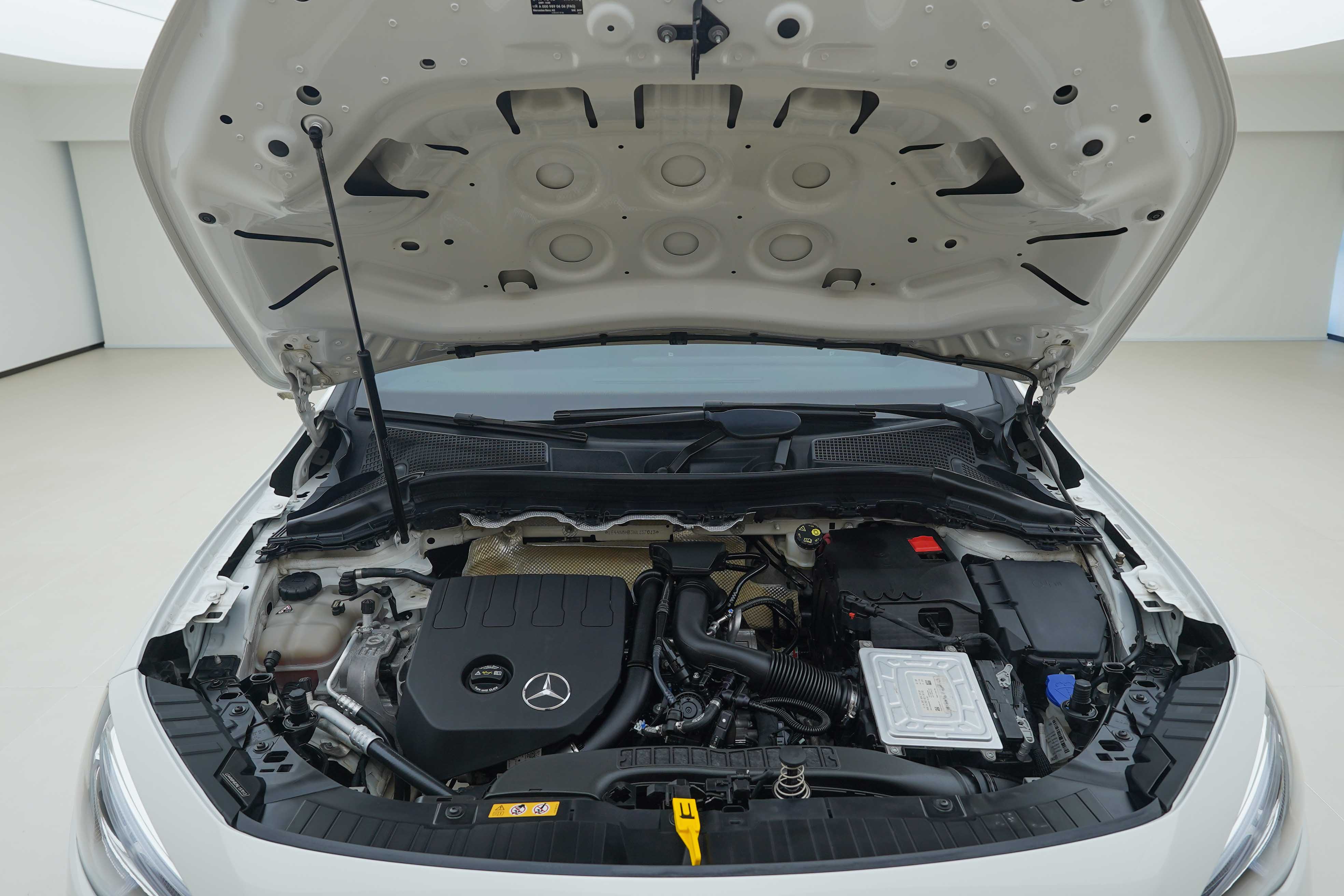 Mercedes-Benz GLA Class 2022 car image #16