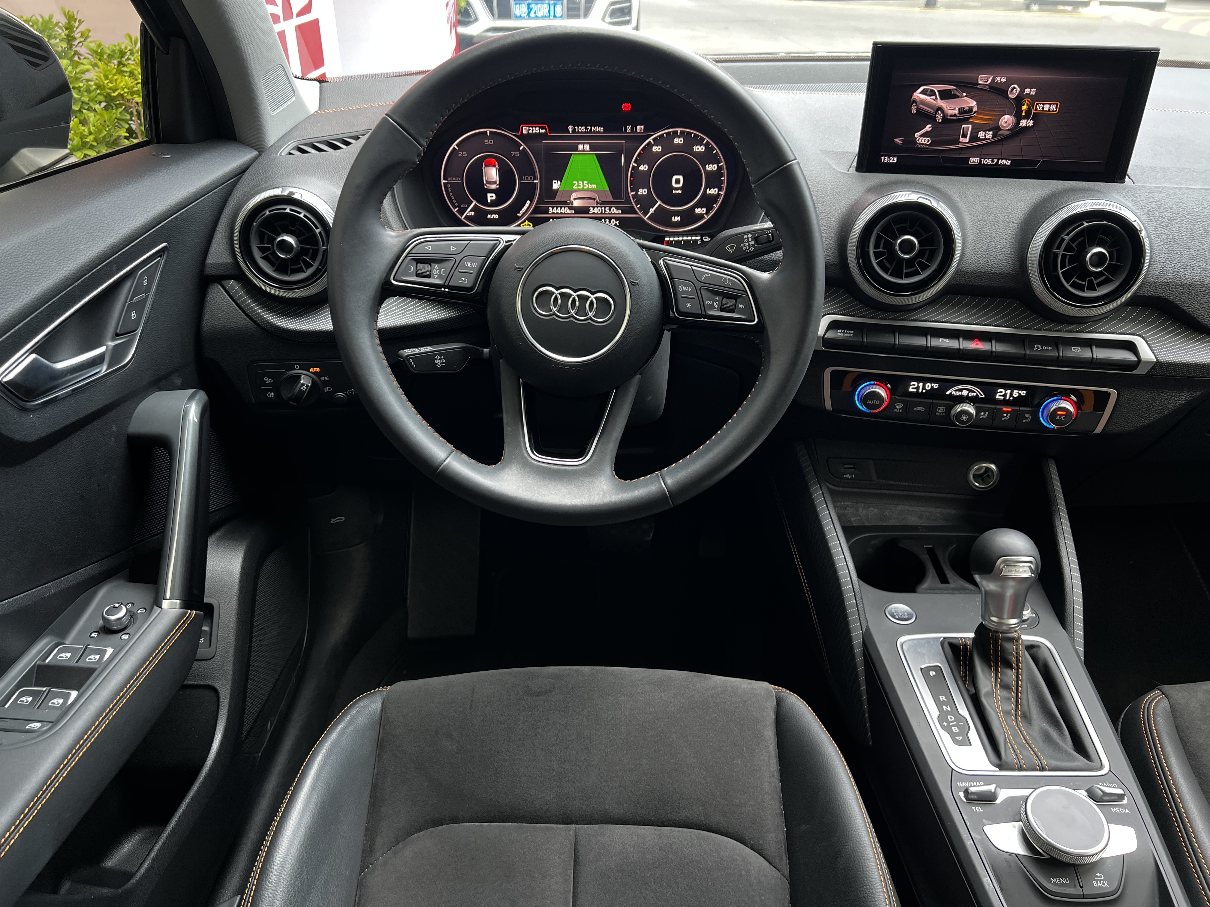 Audi Q2L e-tron 2022 immagine di auto #16