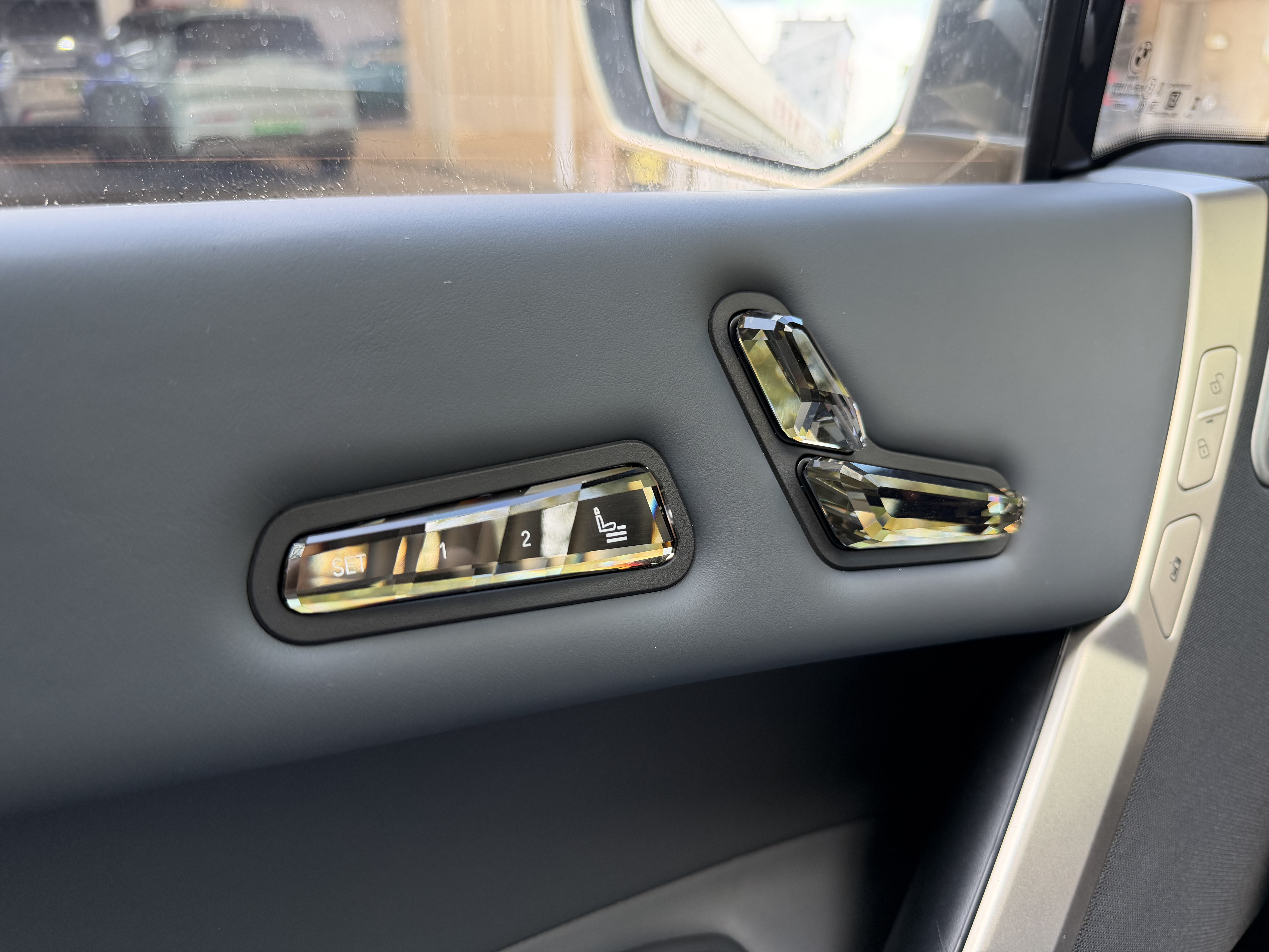 BMW iX M60 2023 car image #16