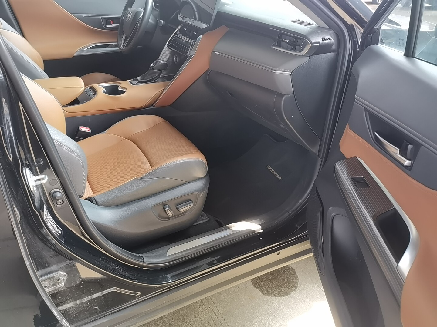 Toyota Venza 2022 car image #16