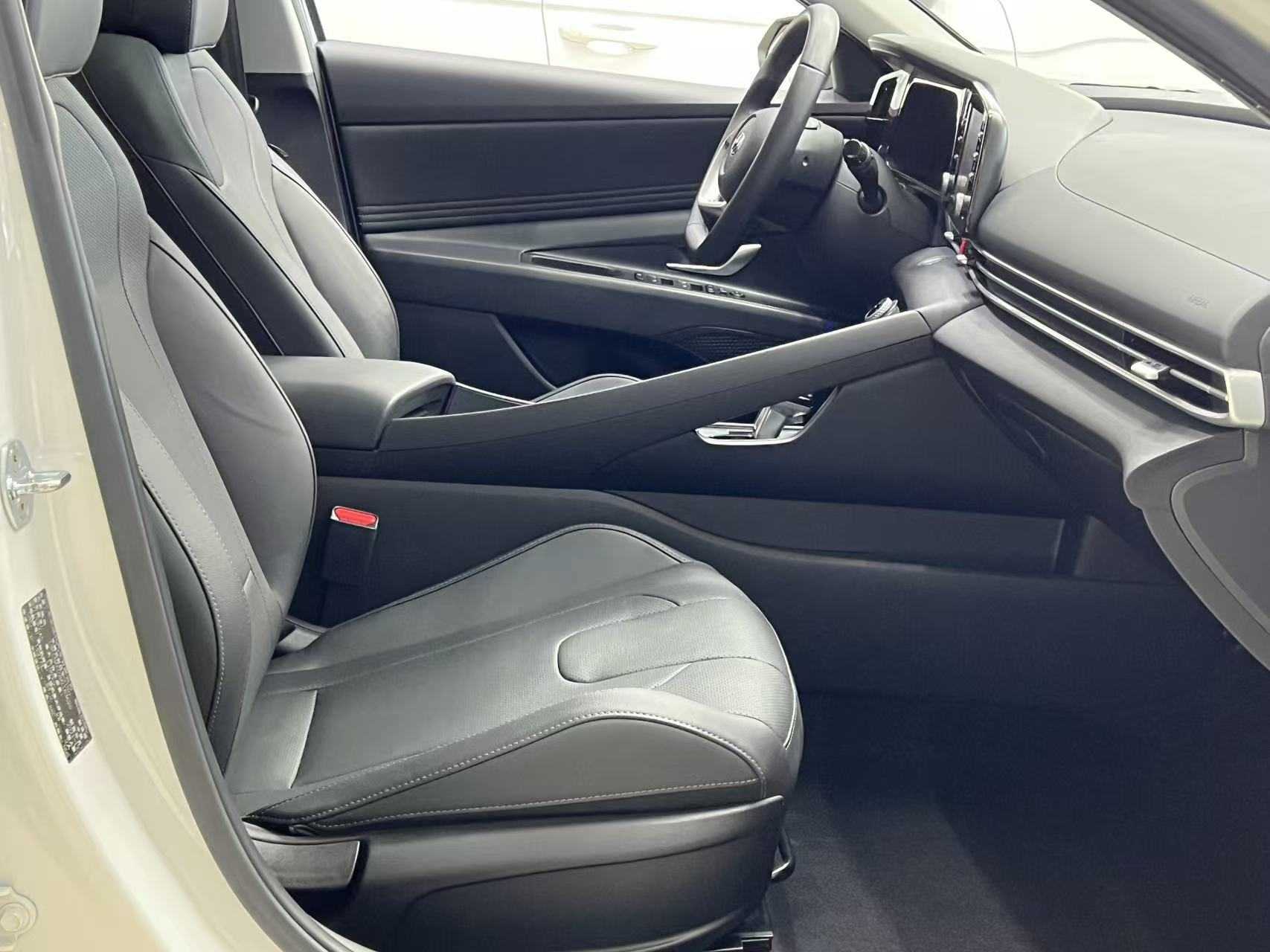 Hyundai Elantra 2022 car image #16