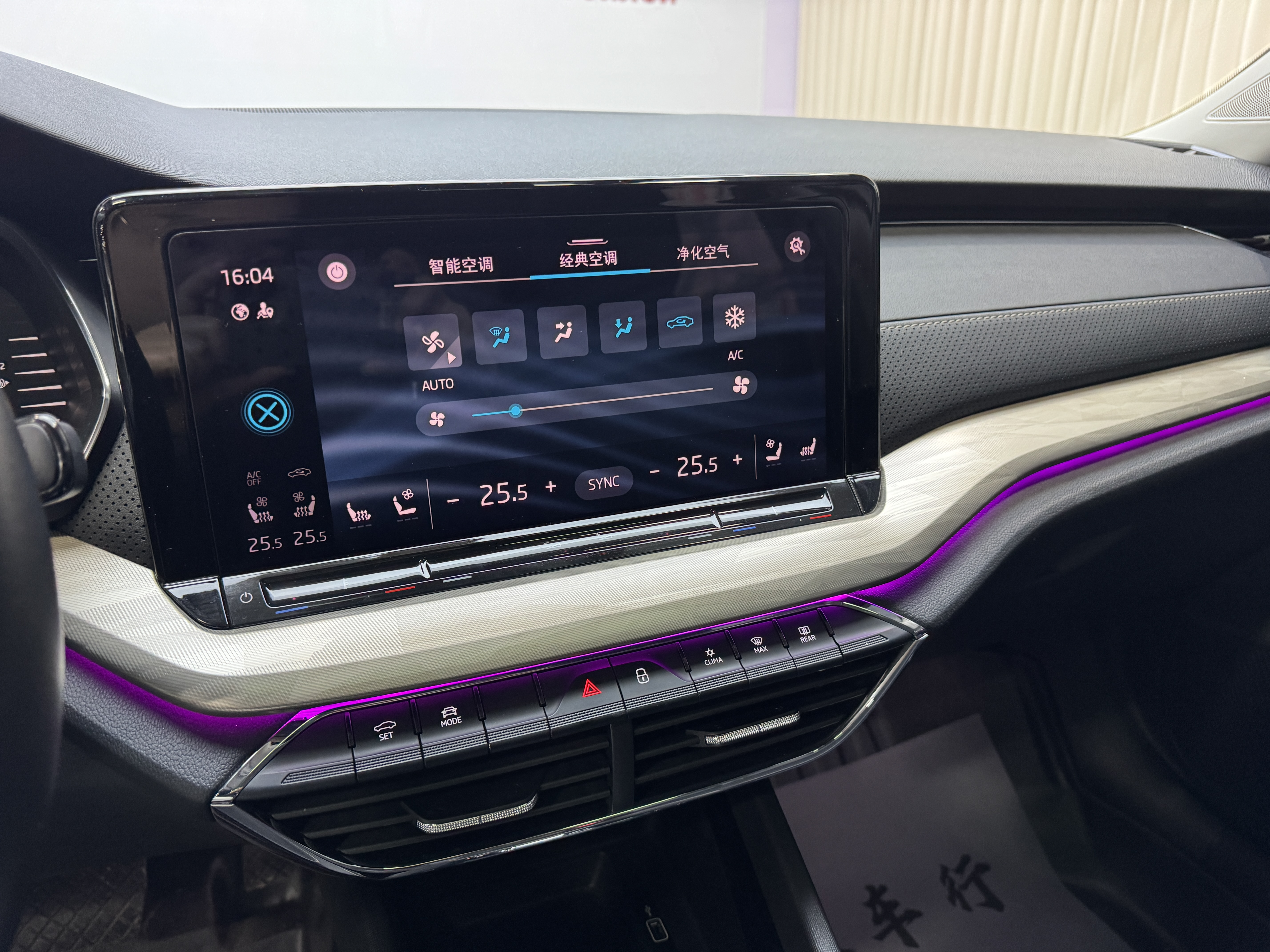 Skoda Octavia 2023 car image #16