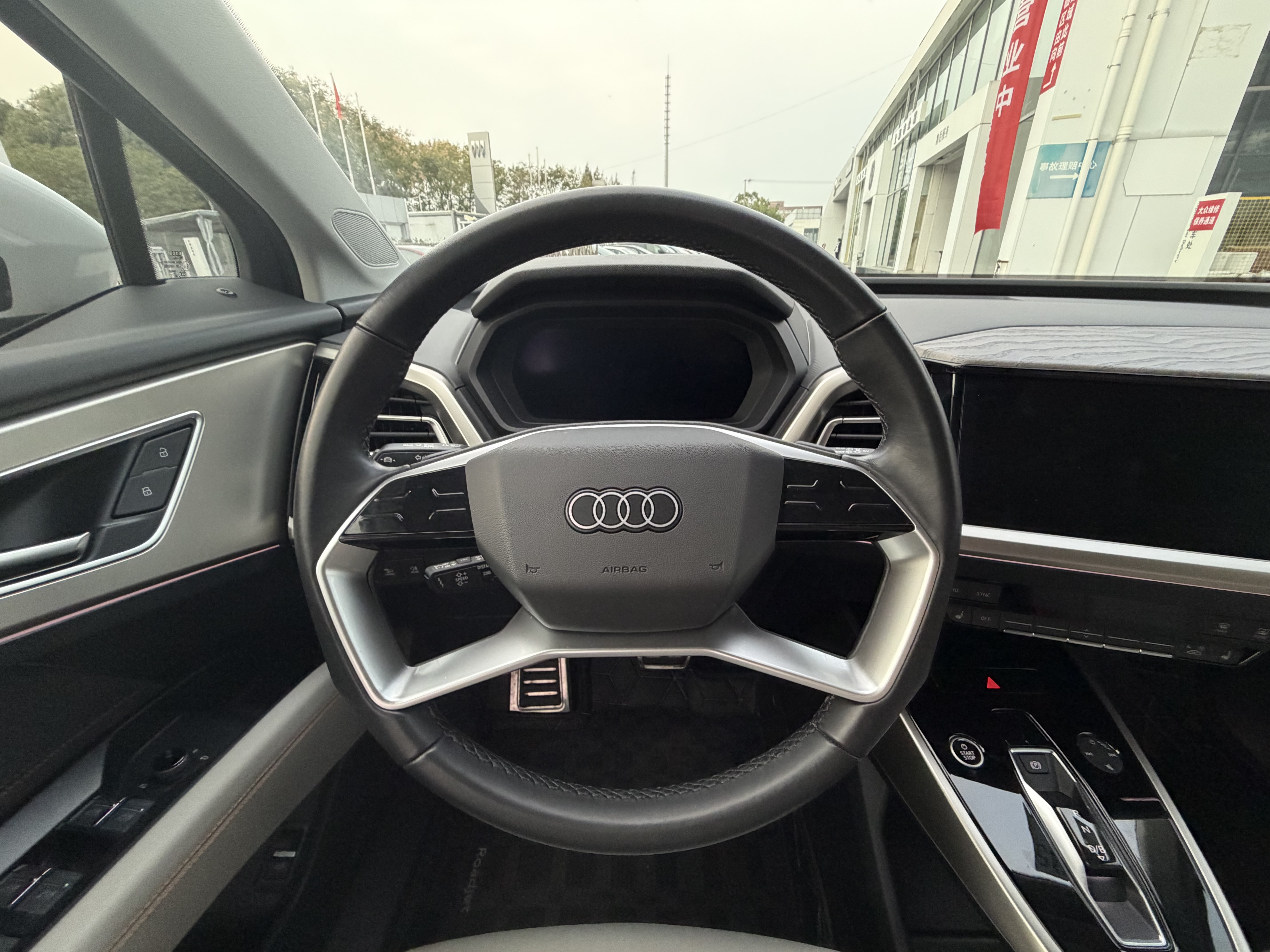 Audi Q5 e-tron 2023 #16 Audi Q5 e-tron 2023 صورة سيارة #16