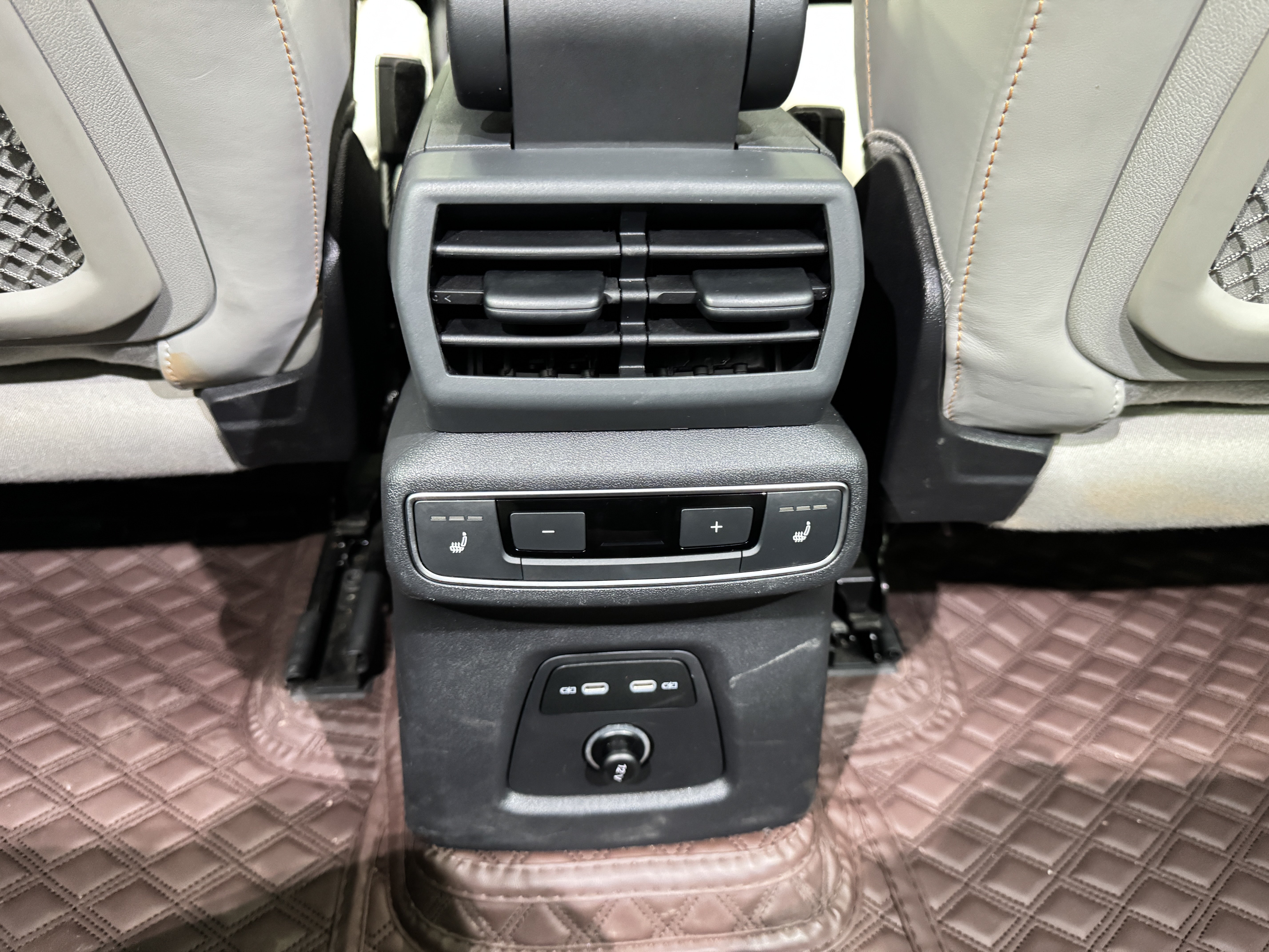 Audi Q5 e-tron 2023 immagine di auto #16