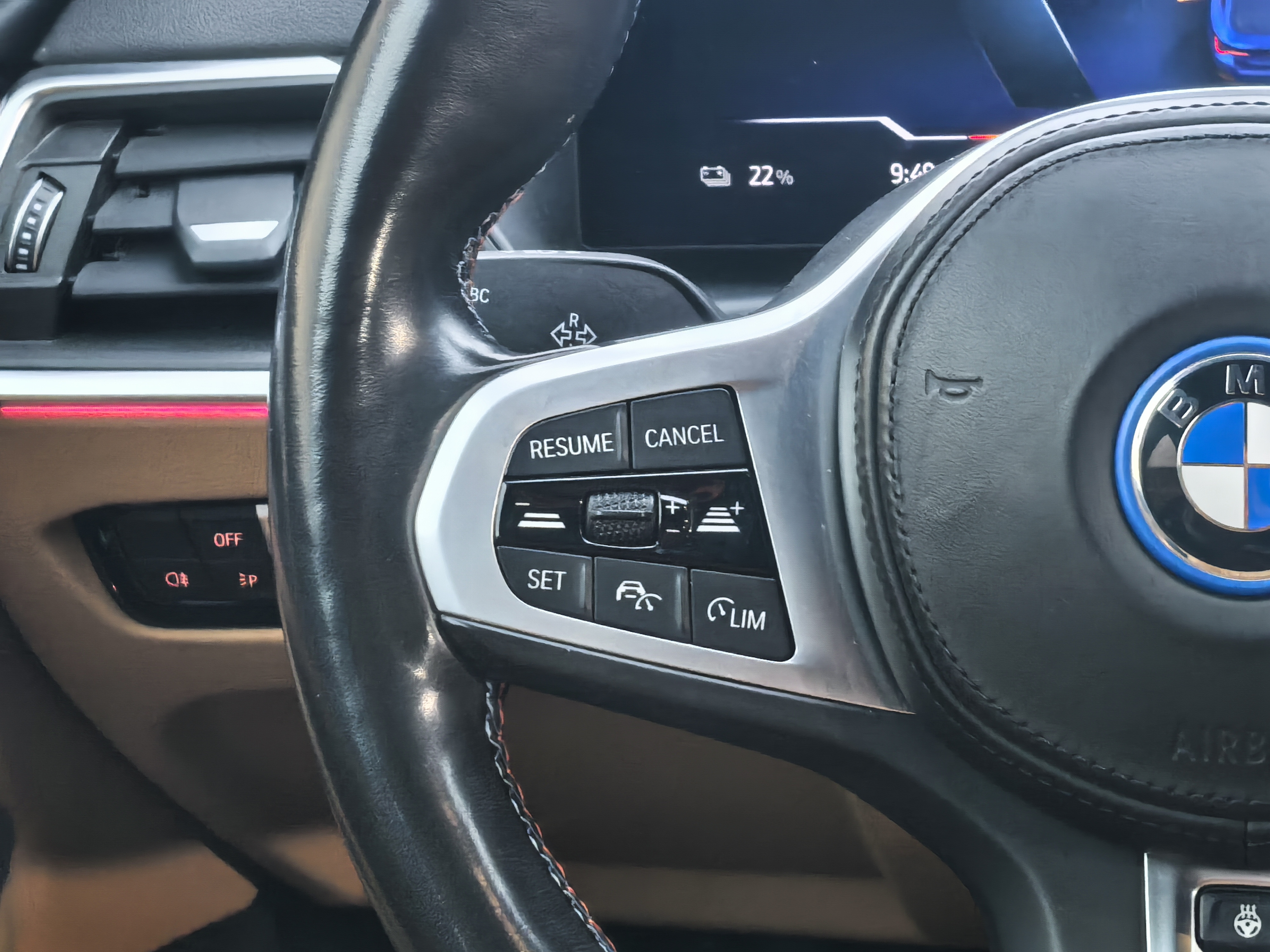 BMW i4 2022 car image #16