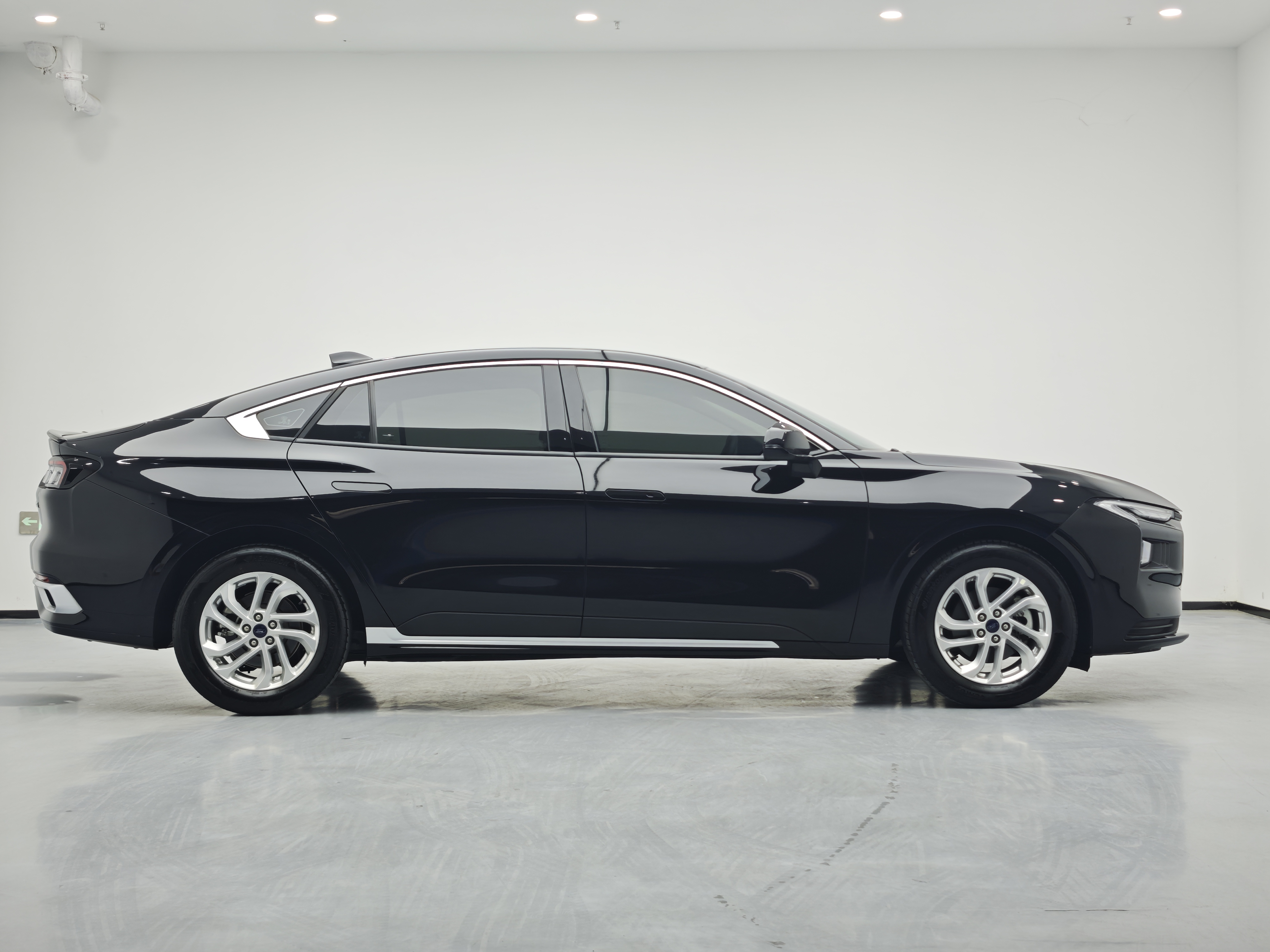 Ford Mondeo 2023 صورة سيارة #16