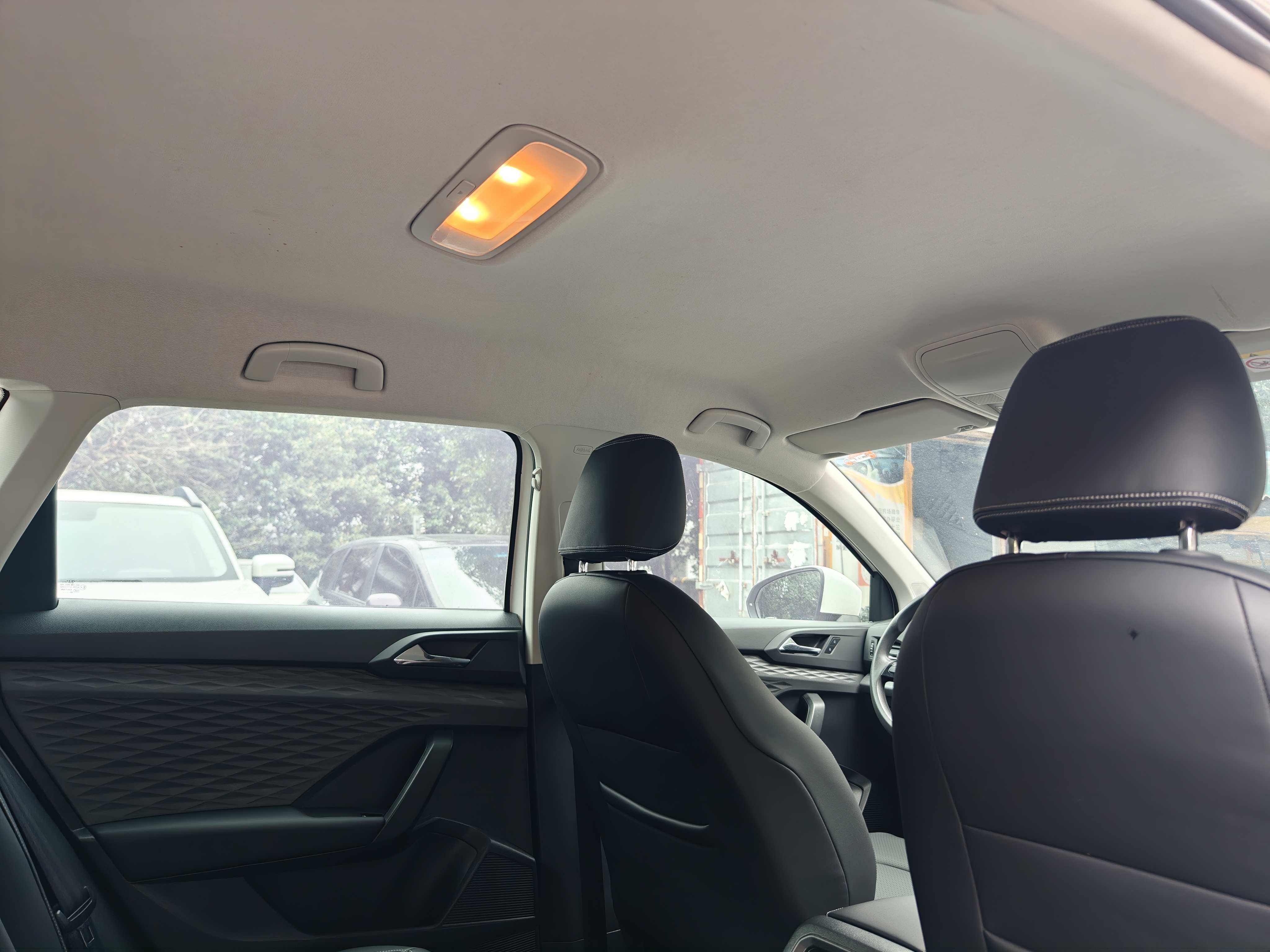 Volkswagen Tharu 2023 car image #16